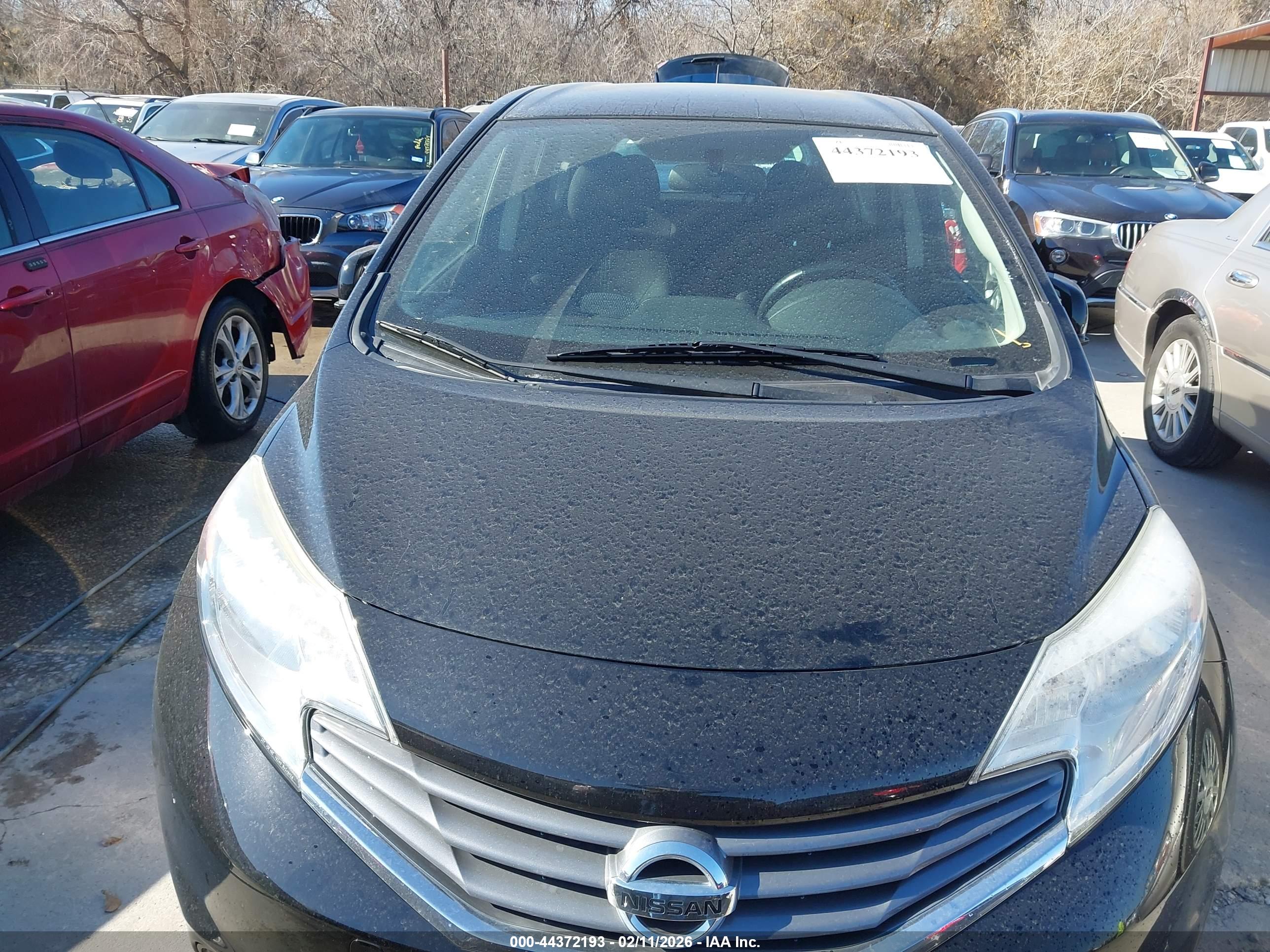 NISSAN VERSA image 6