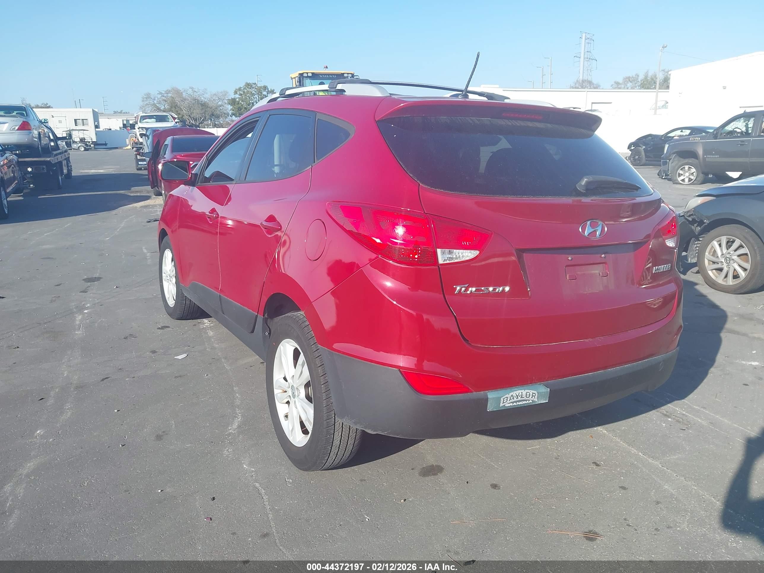 HYUNDAI TUCSON image 3