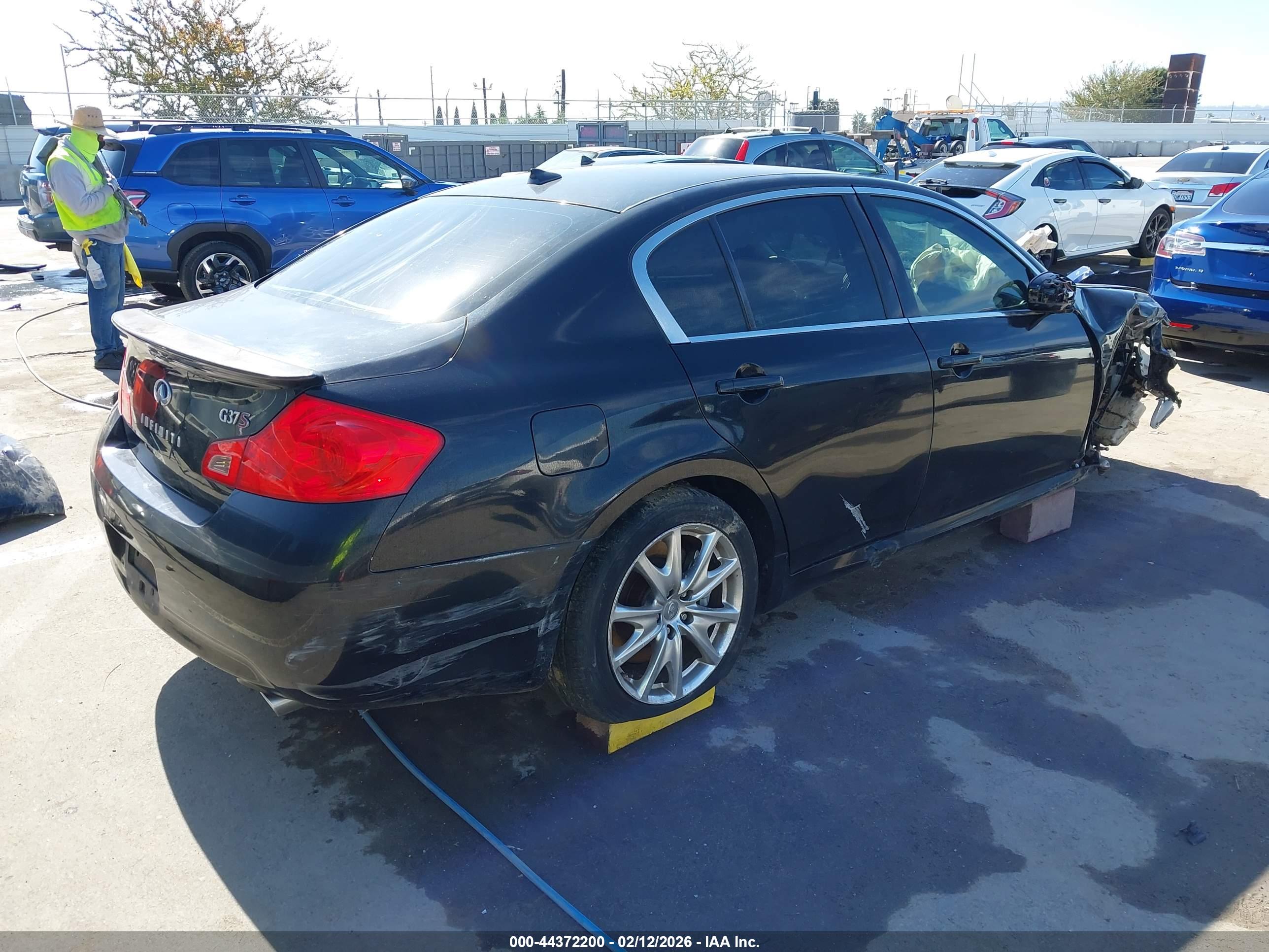 INFINITI G37 image 4