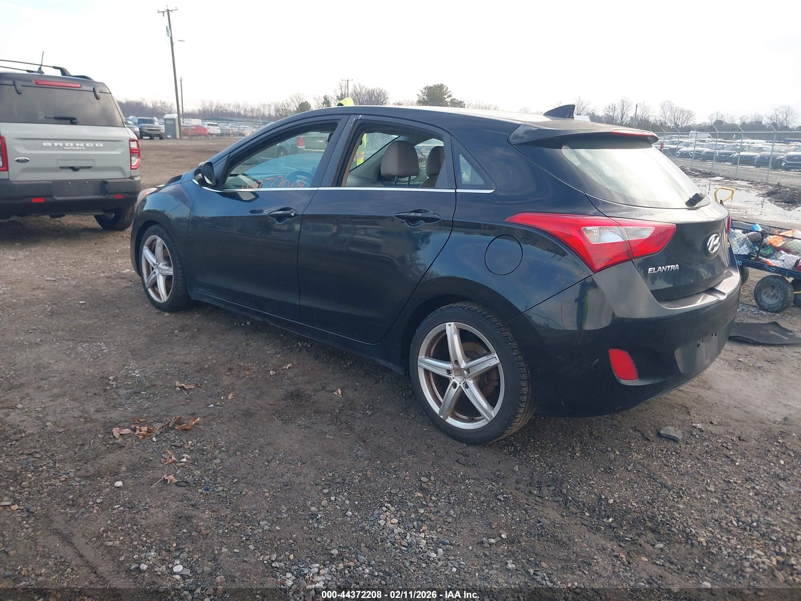 HYUNDAI ELANTRA image 3