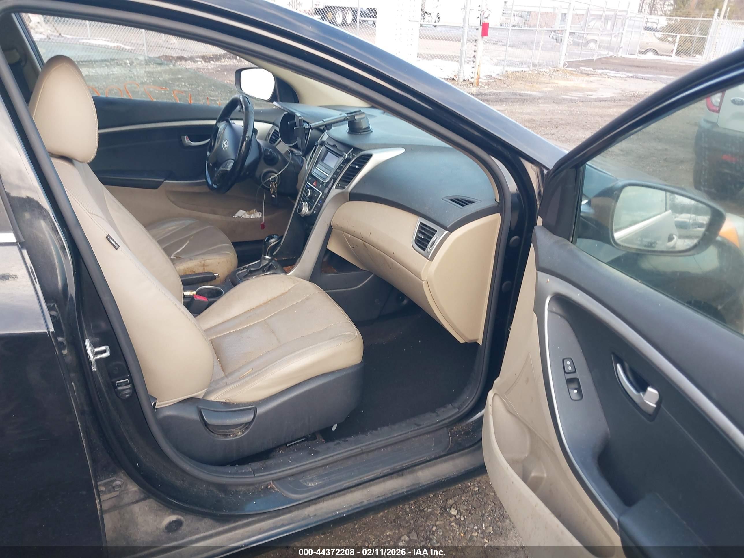 HYUNDAI ELANTRA image 5