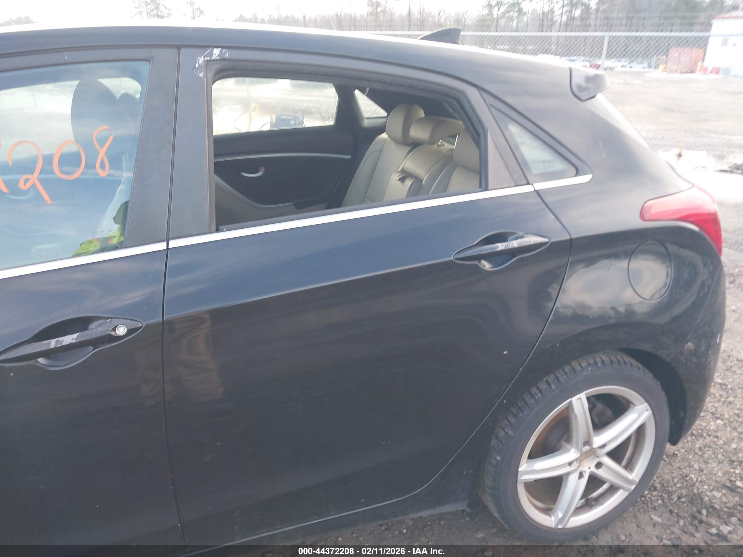 HYUNDAI ELANTRA image 6