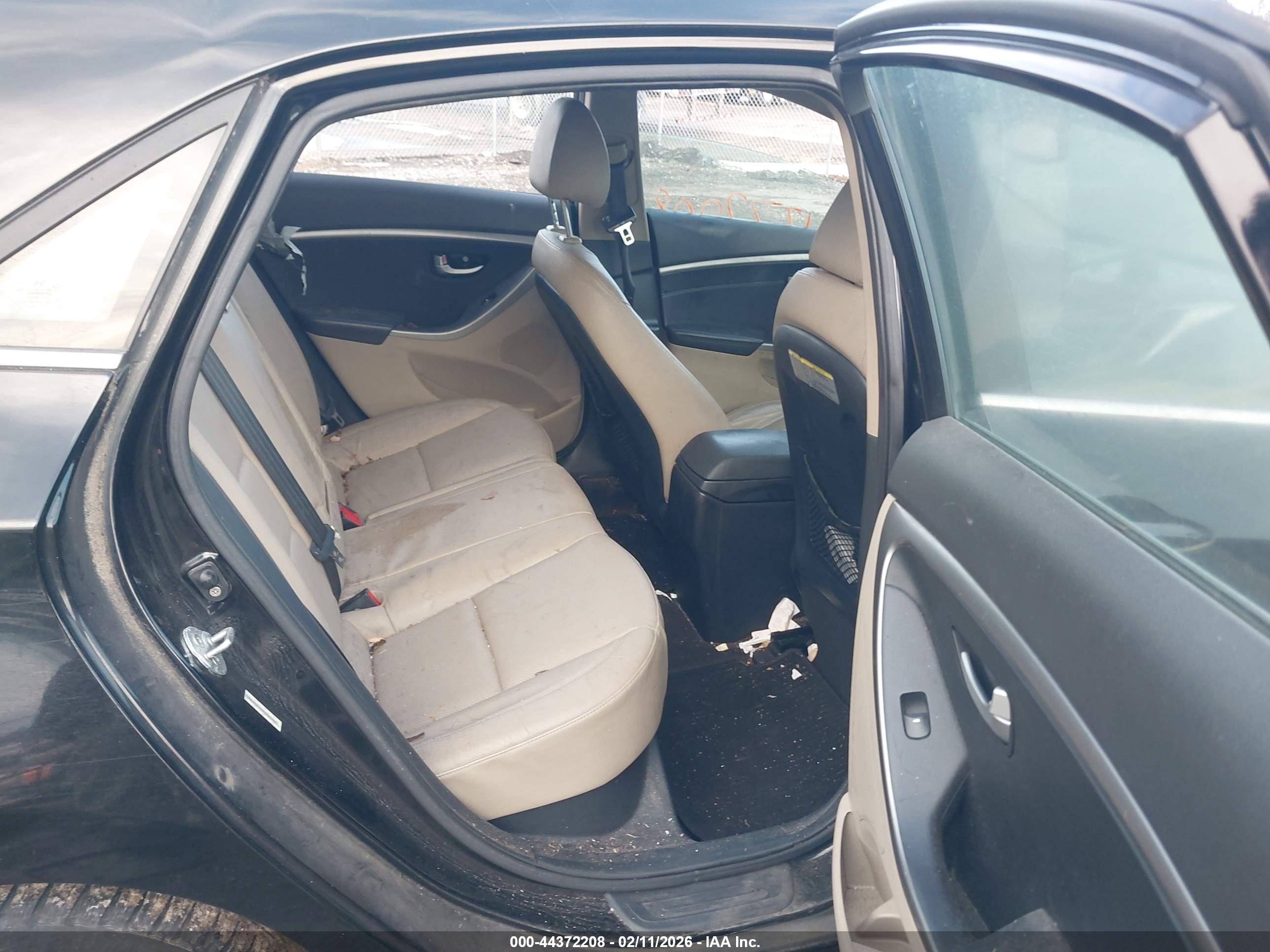 HYUNDAI ELANTRA image 8