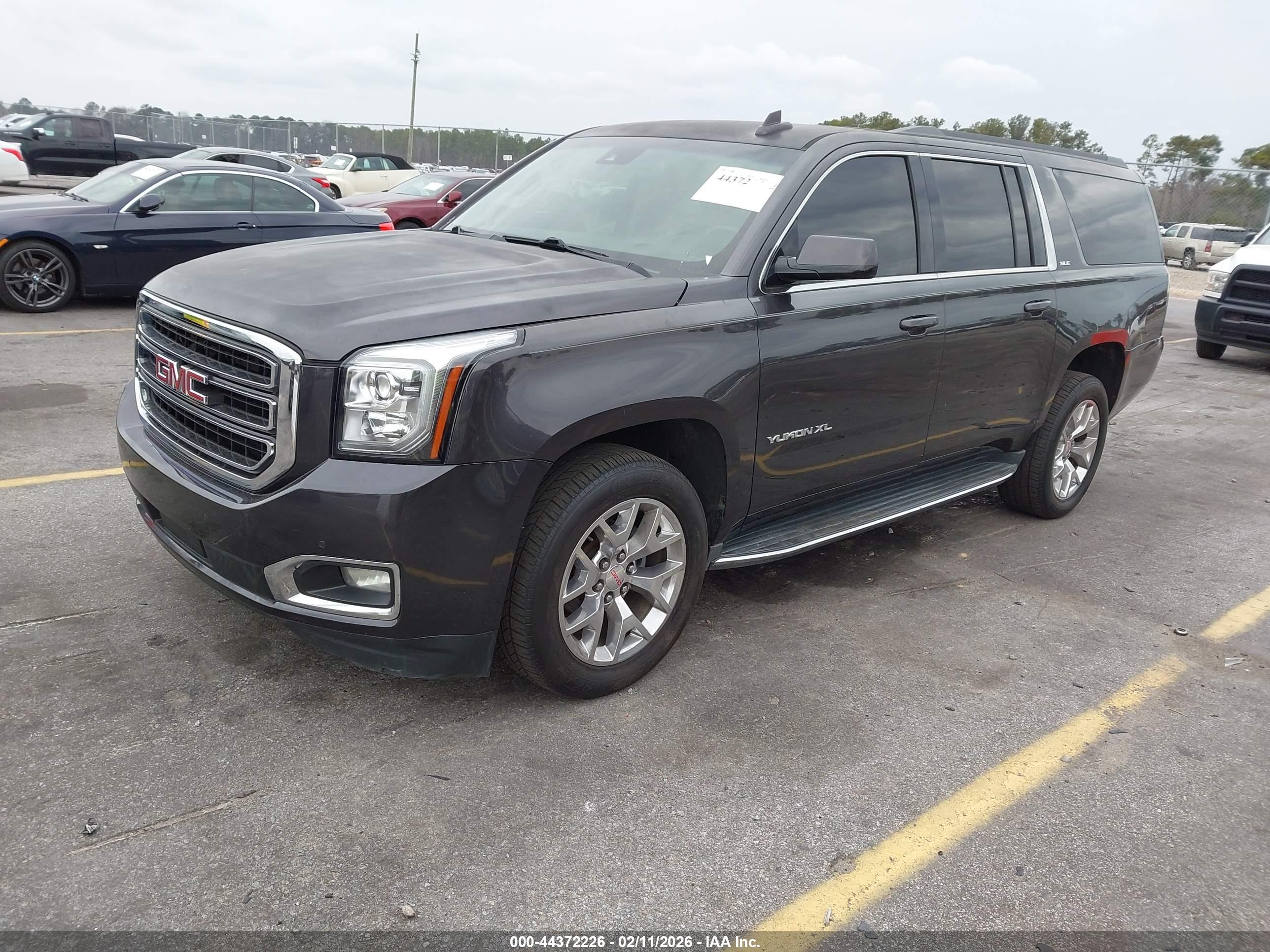 GMC YUKON image 2