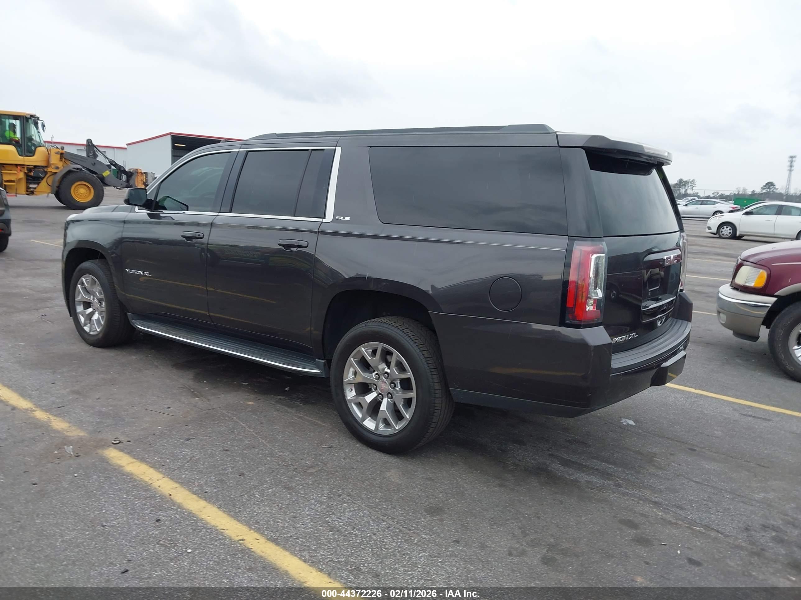 GMC YUKON image 3