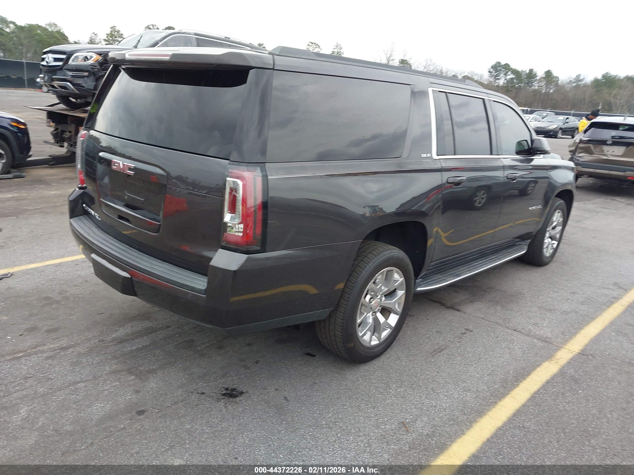 GMC YUKON image 4