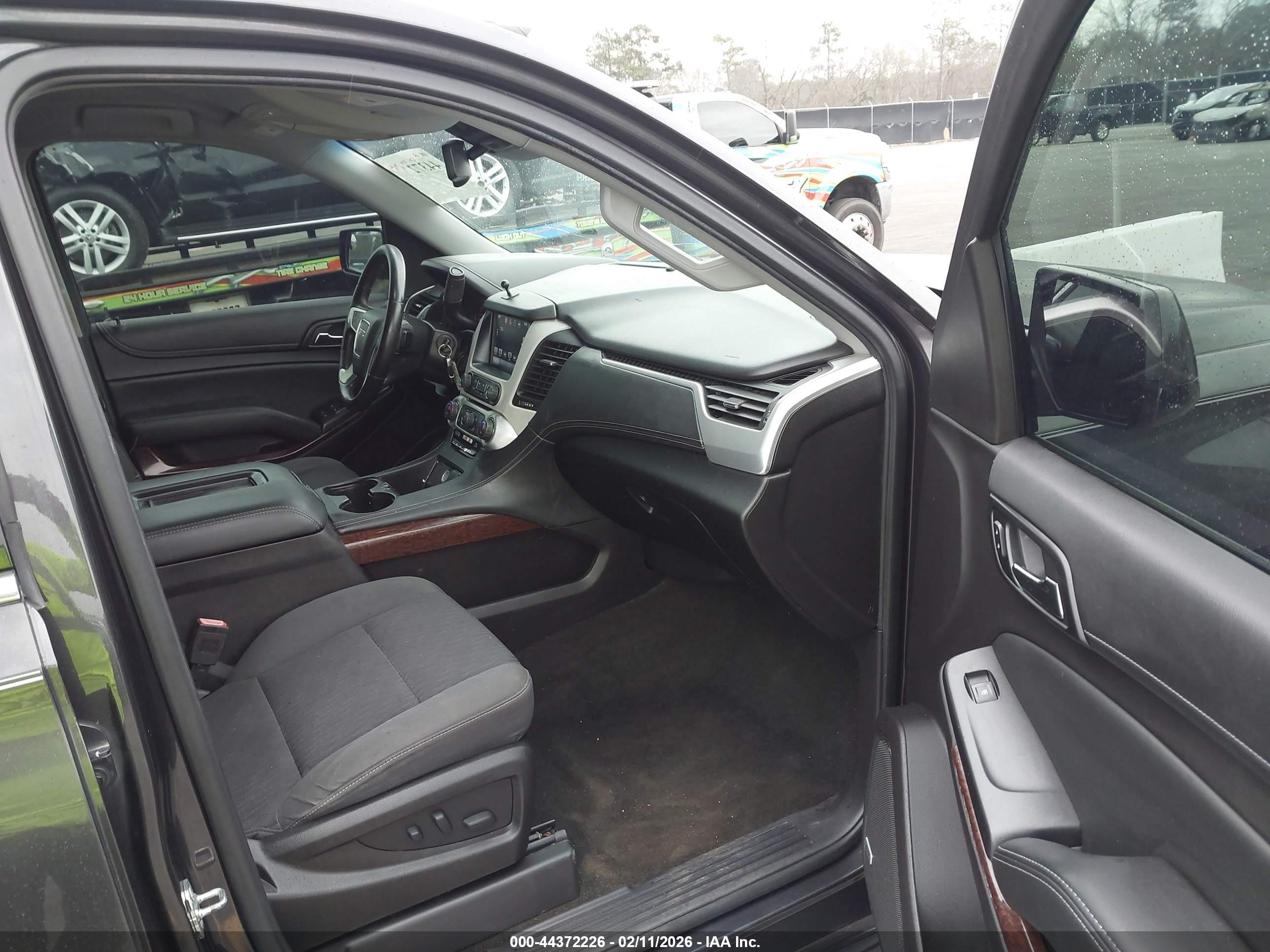 GMC YUKON image 5