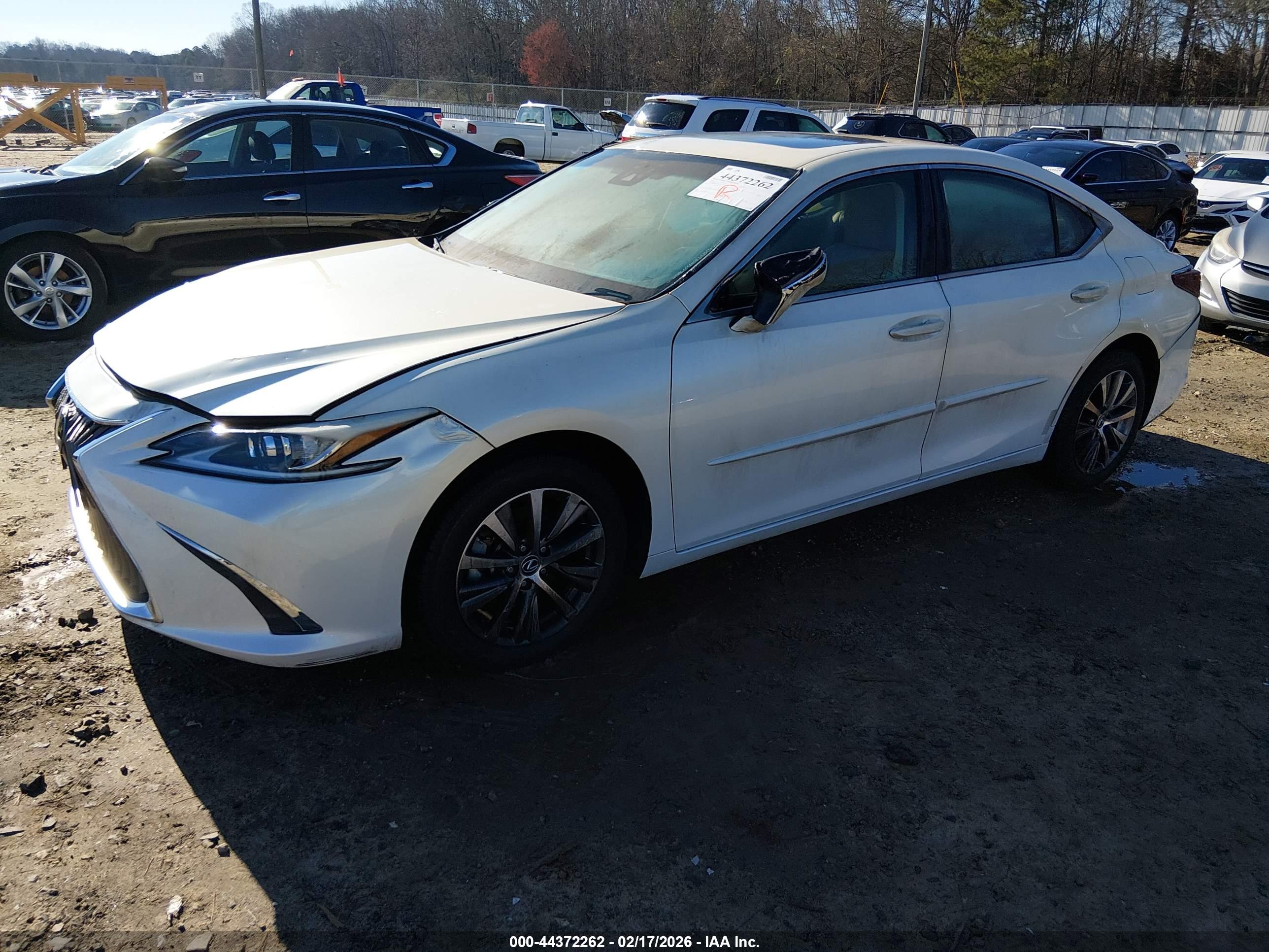 LEXUS ES image 2