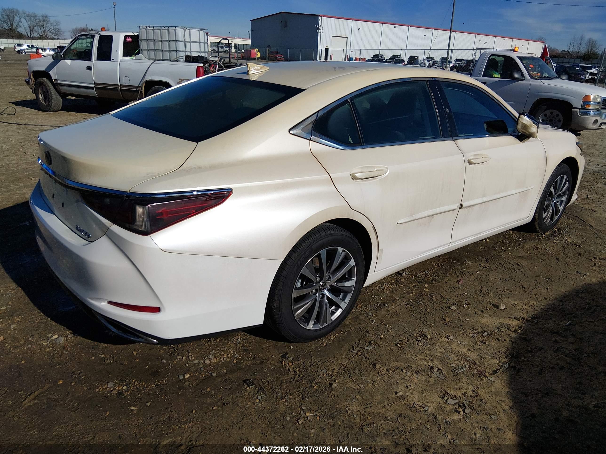 LEXUS ES image 4