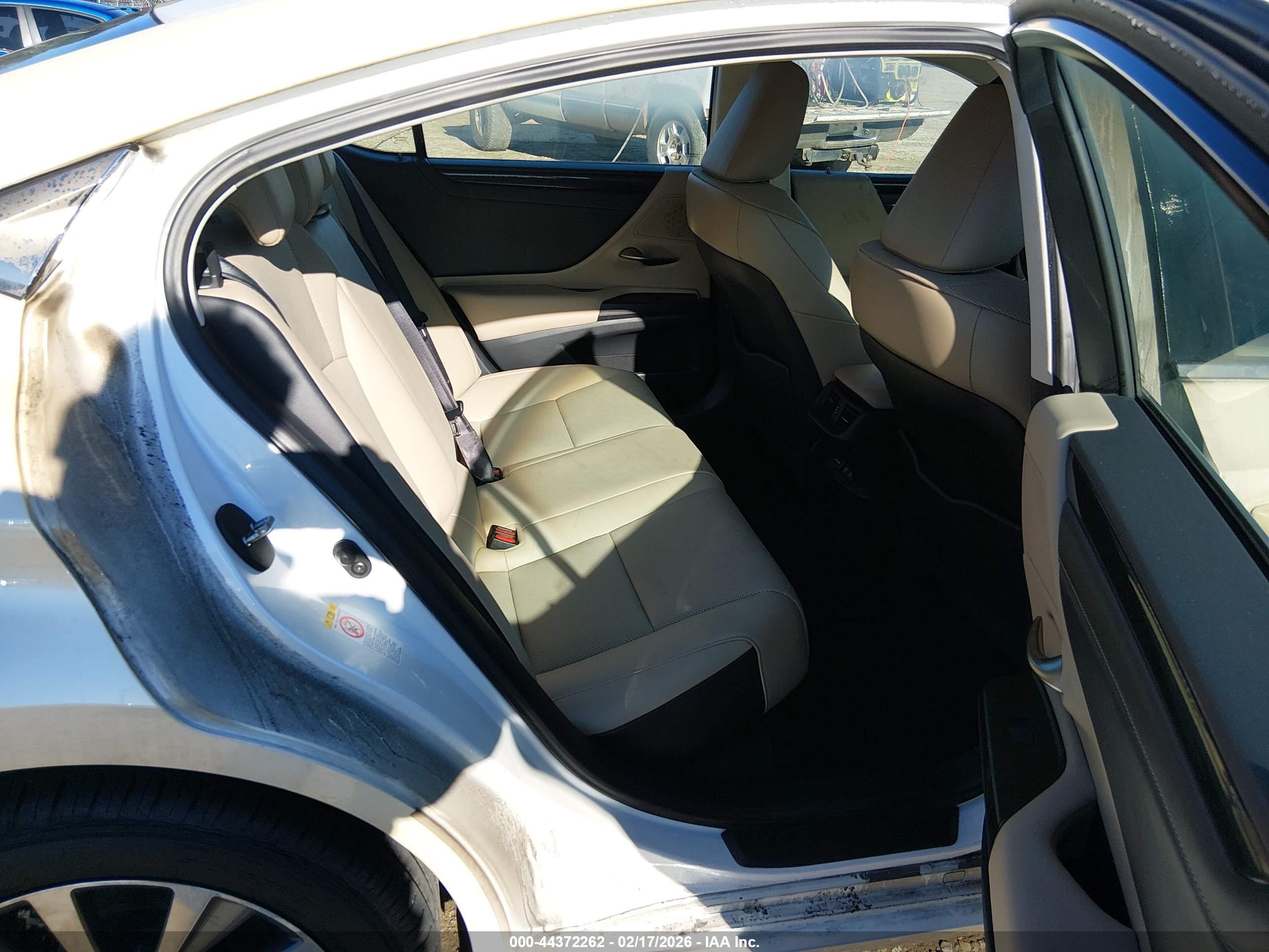 LEXUS ES image 8