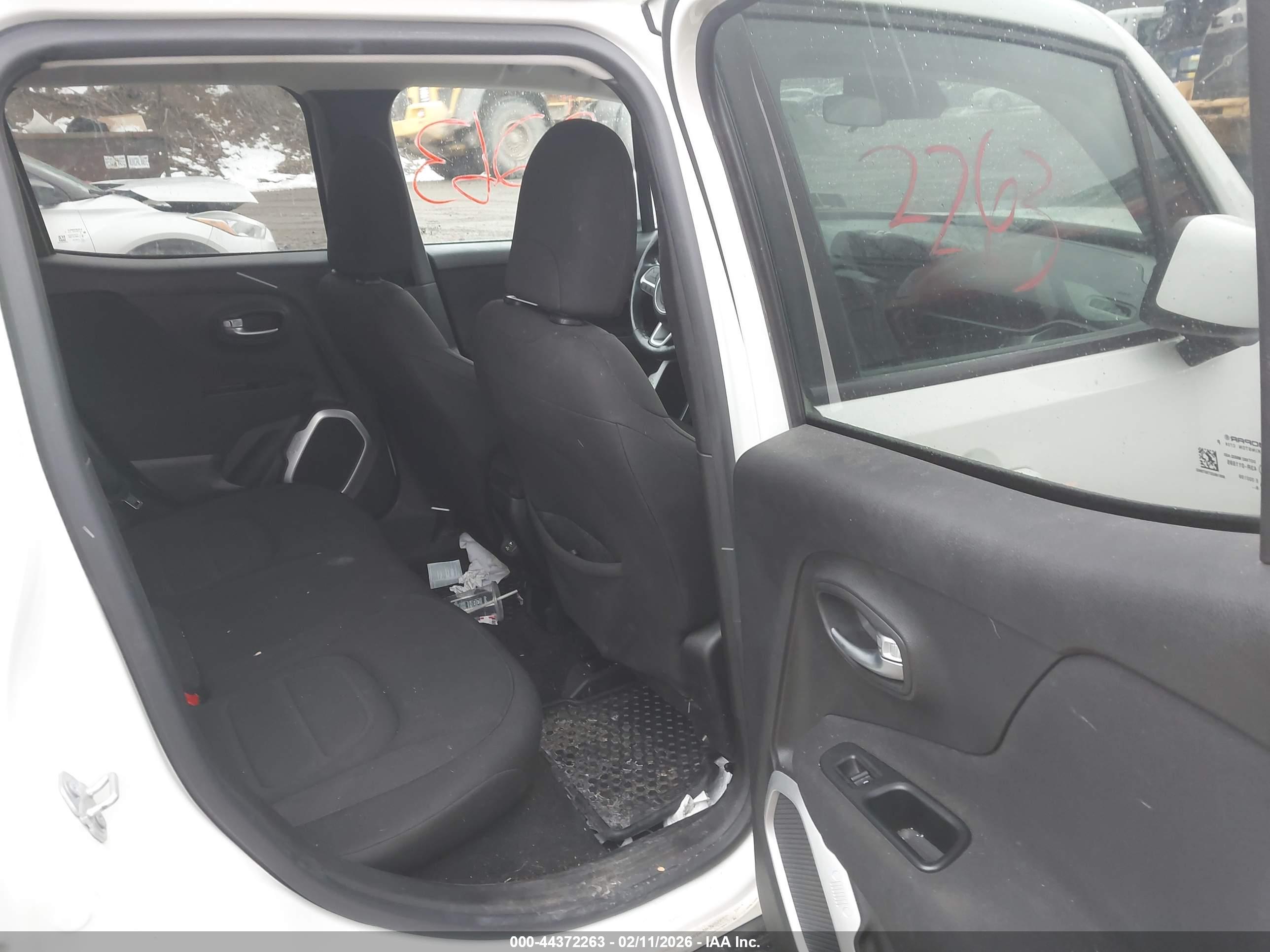 JEEP RENEGADE image 8