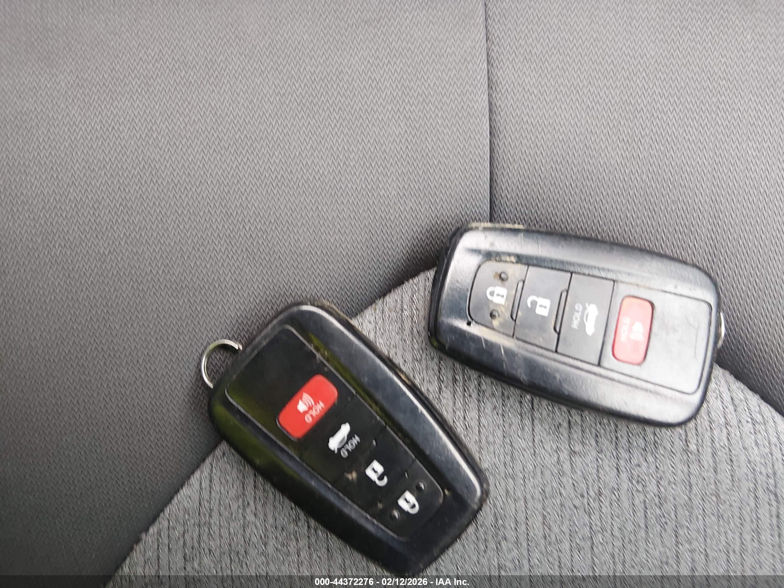 TOYOTA CAMRY image 11