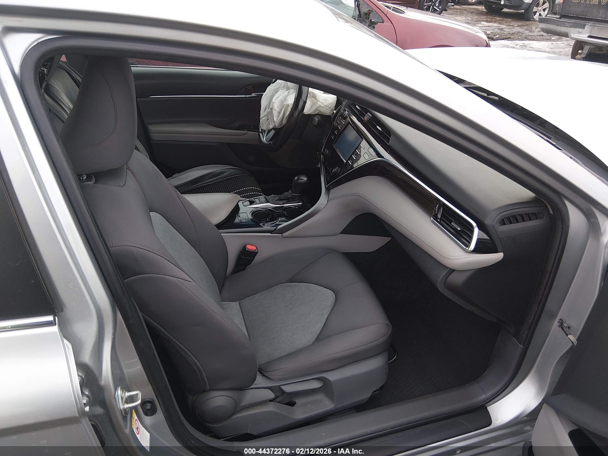 TOYOTA CAMRY image 5