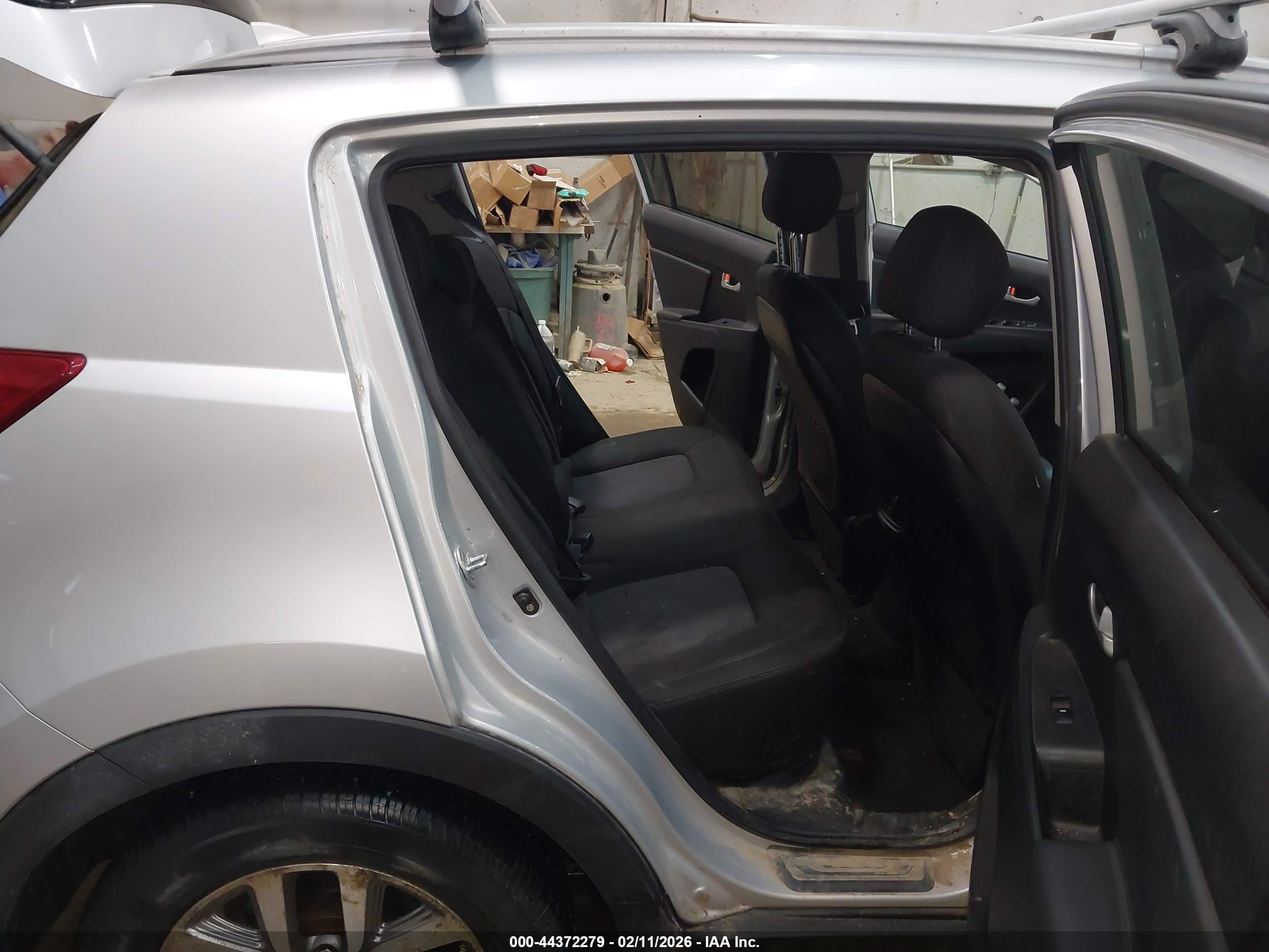 KIA SPORTAGE image 8