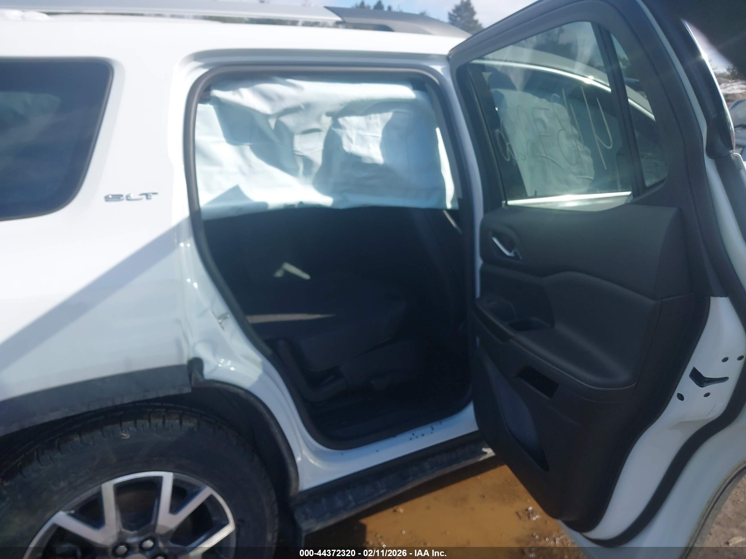 GMC ACADIA image 8