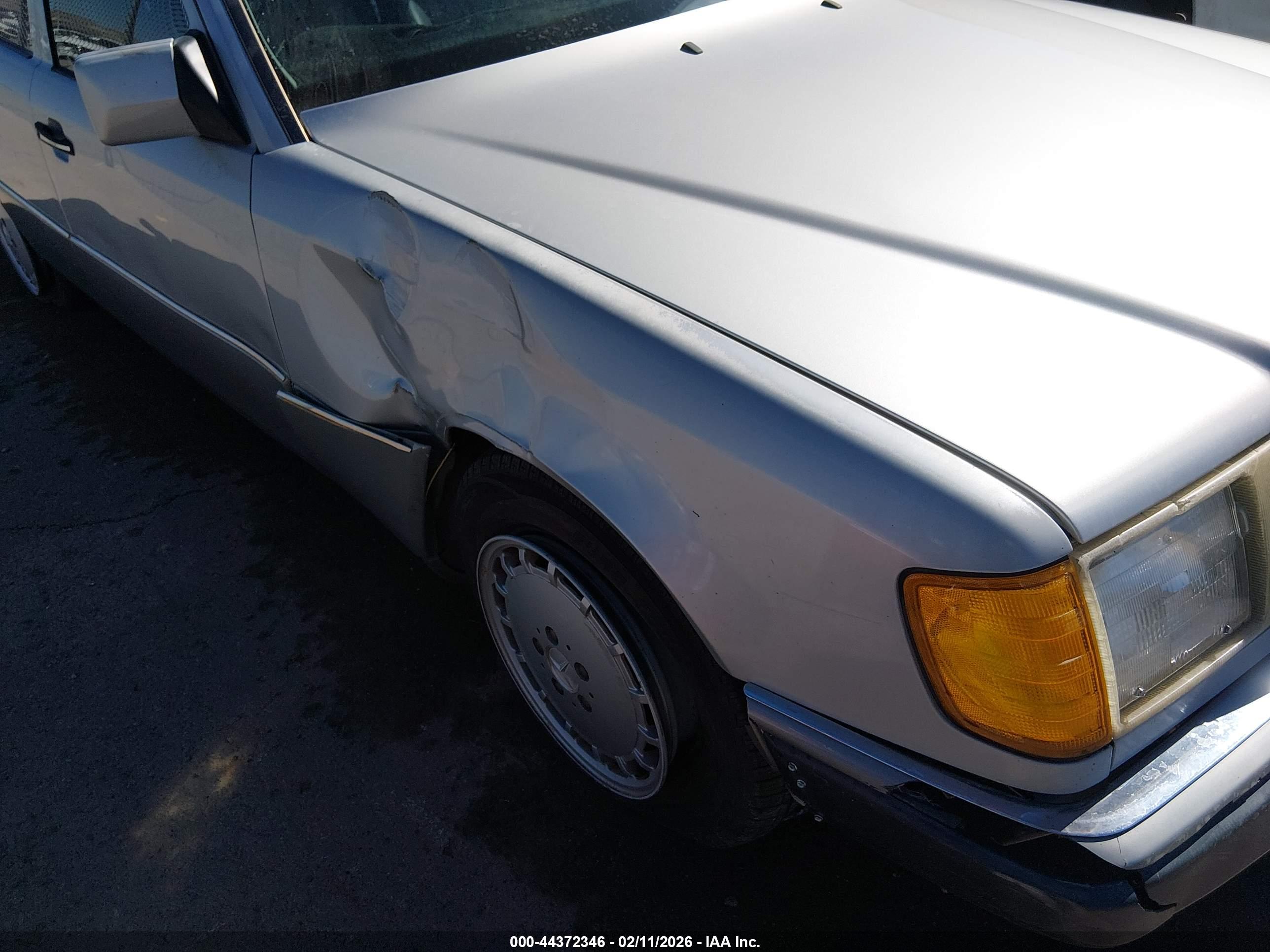 MERCEDES-BENZ 300 image 6