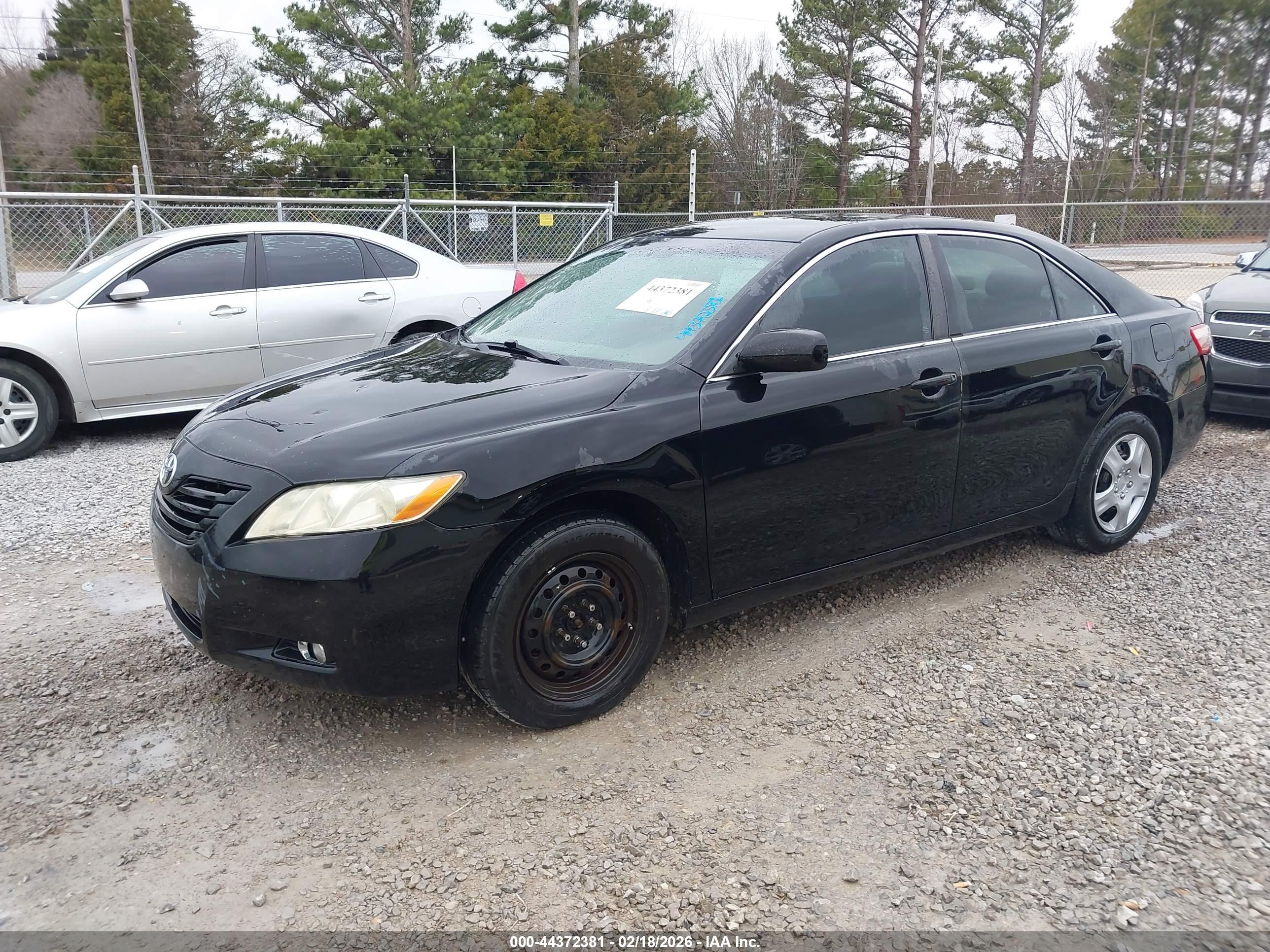 TOYOTA CAMRY image 2