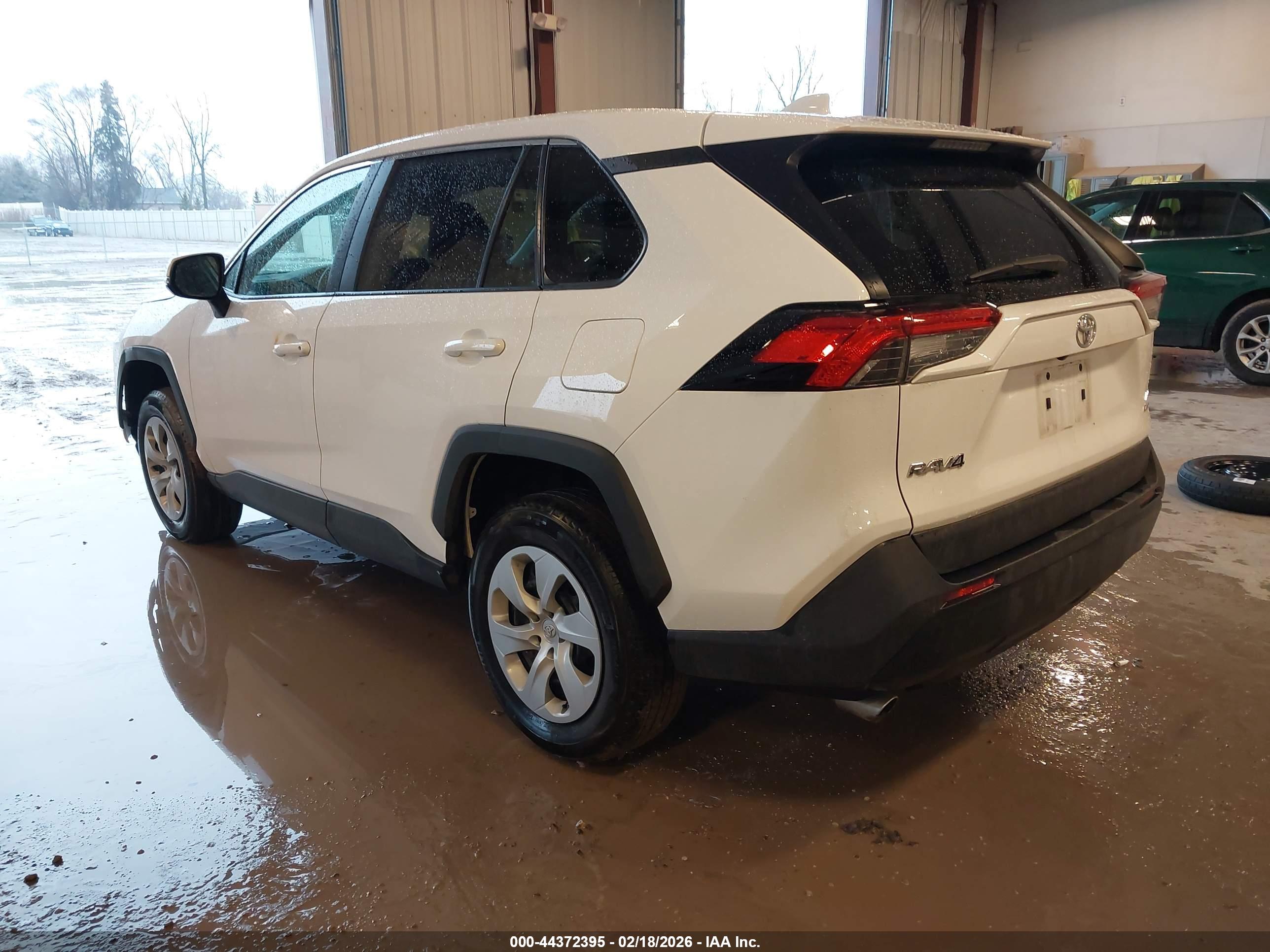 TOYOTA RAV4 image 3