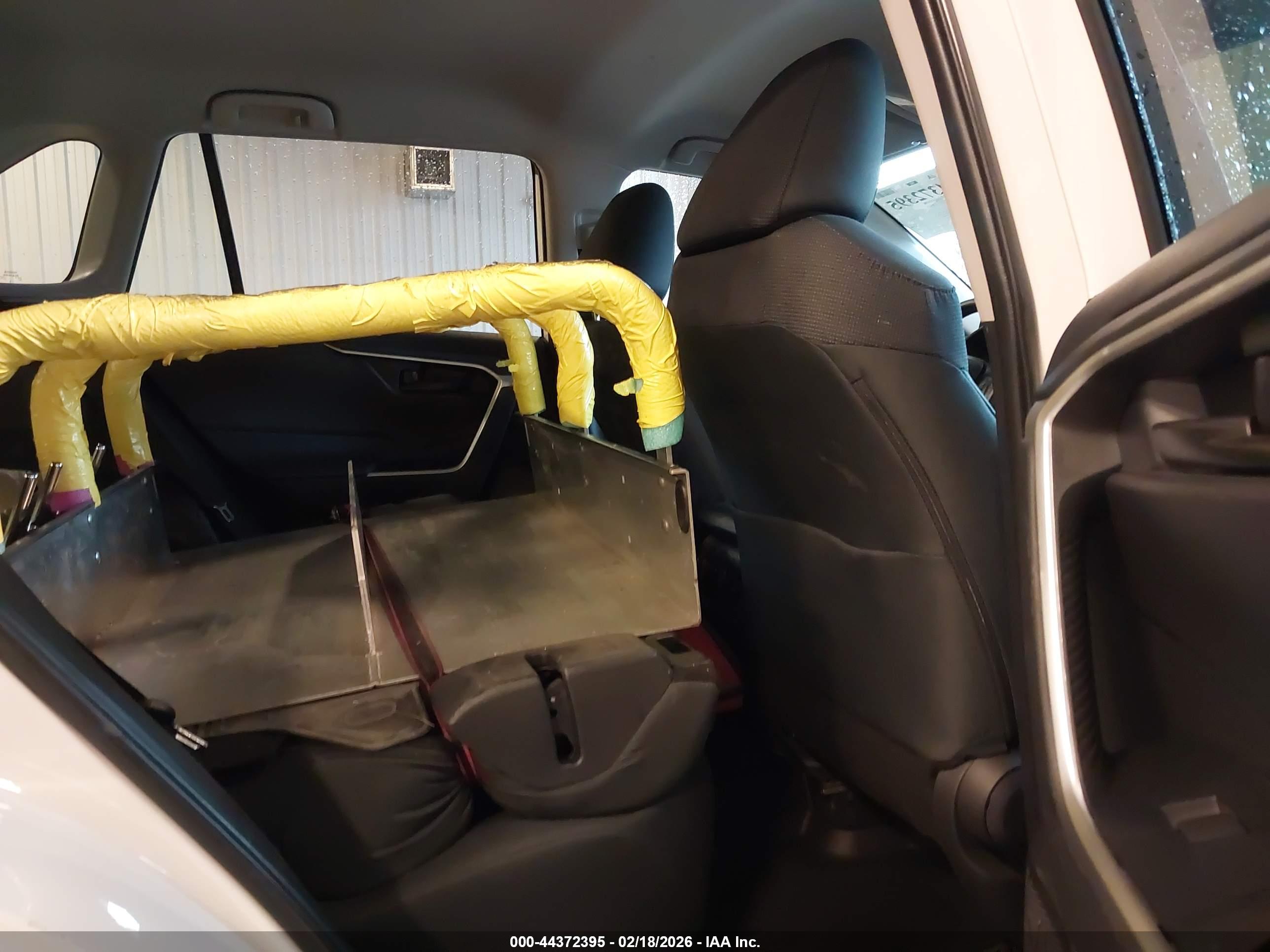TOYOTA RAV4 image 8