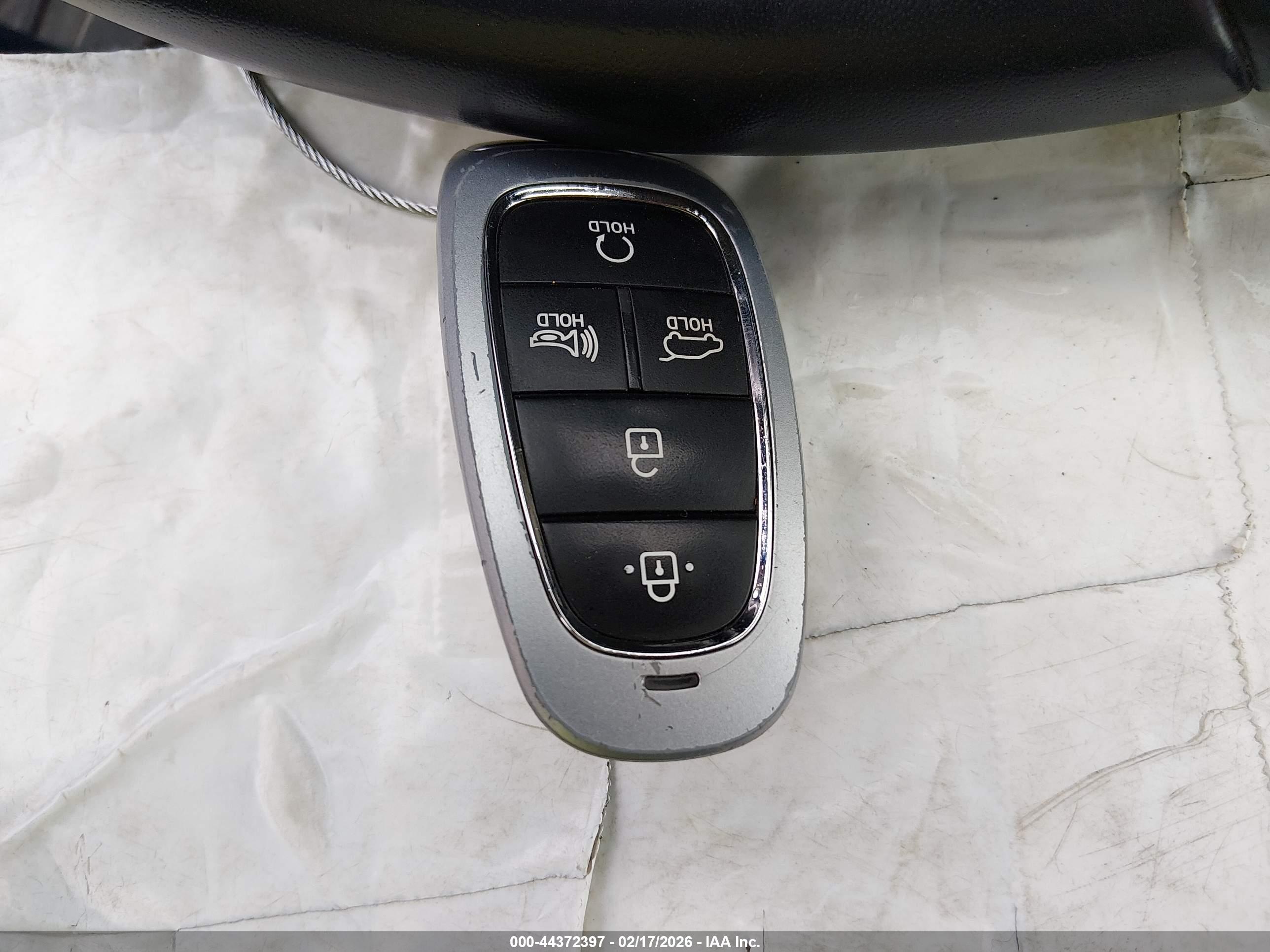 HYUNDAI TUCSON image 11