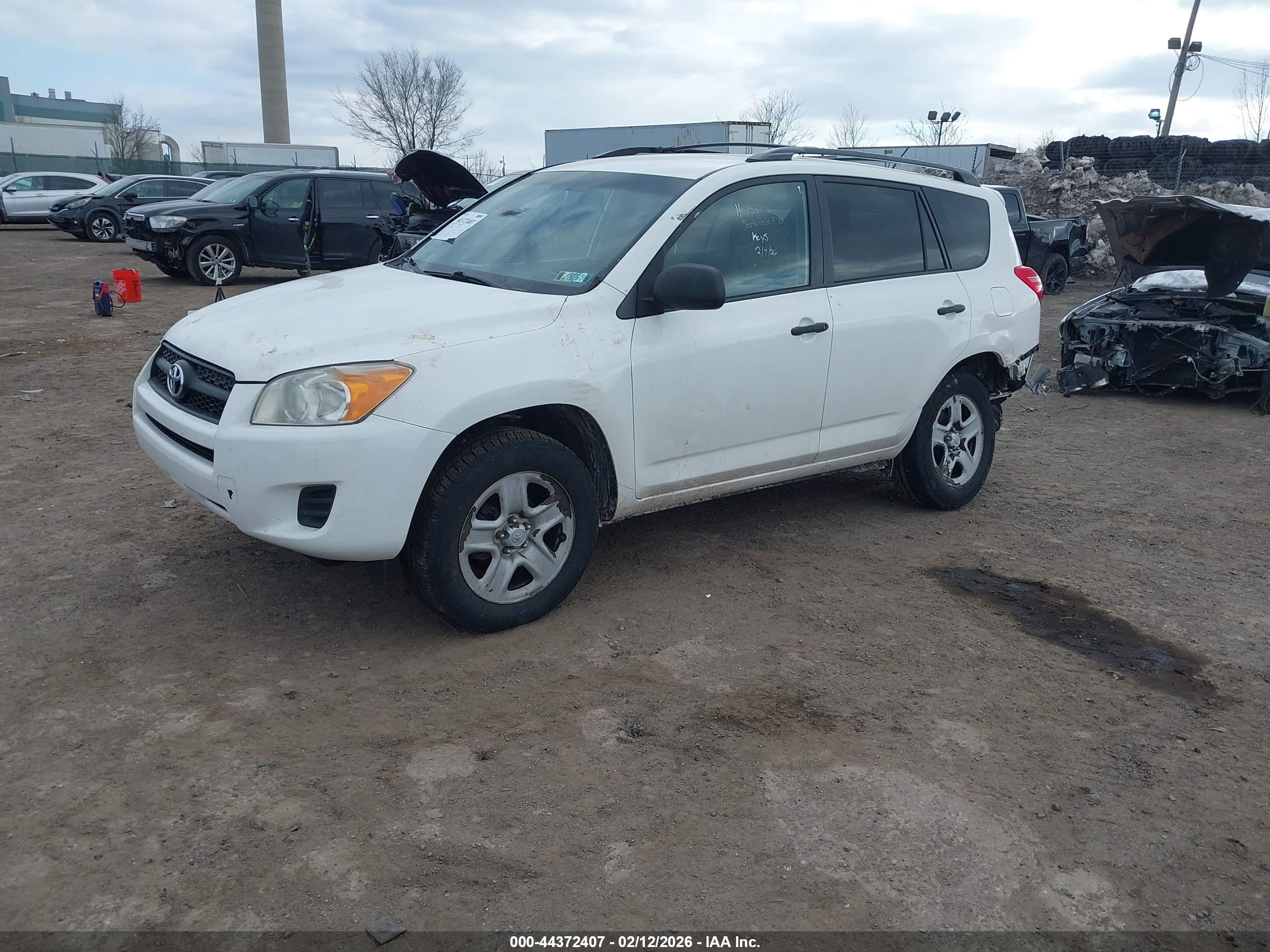 TOYOTA RAV4 image 2