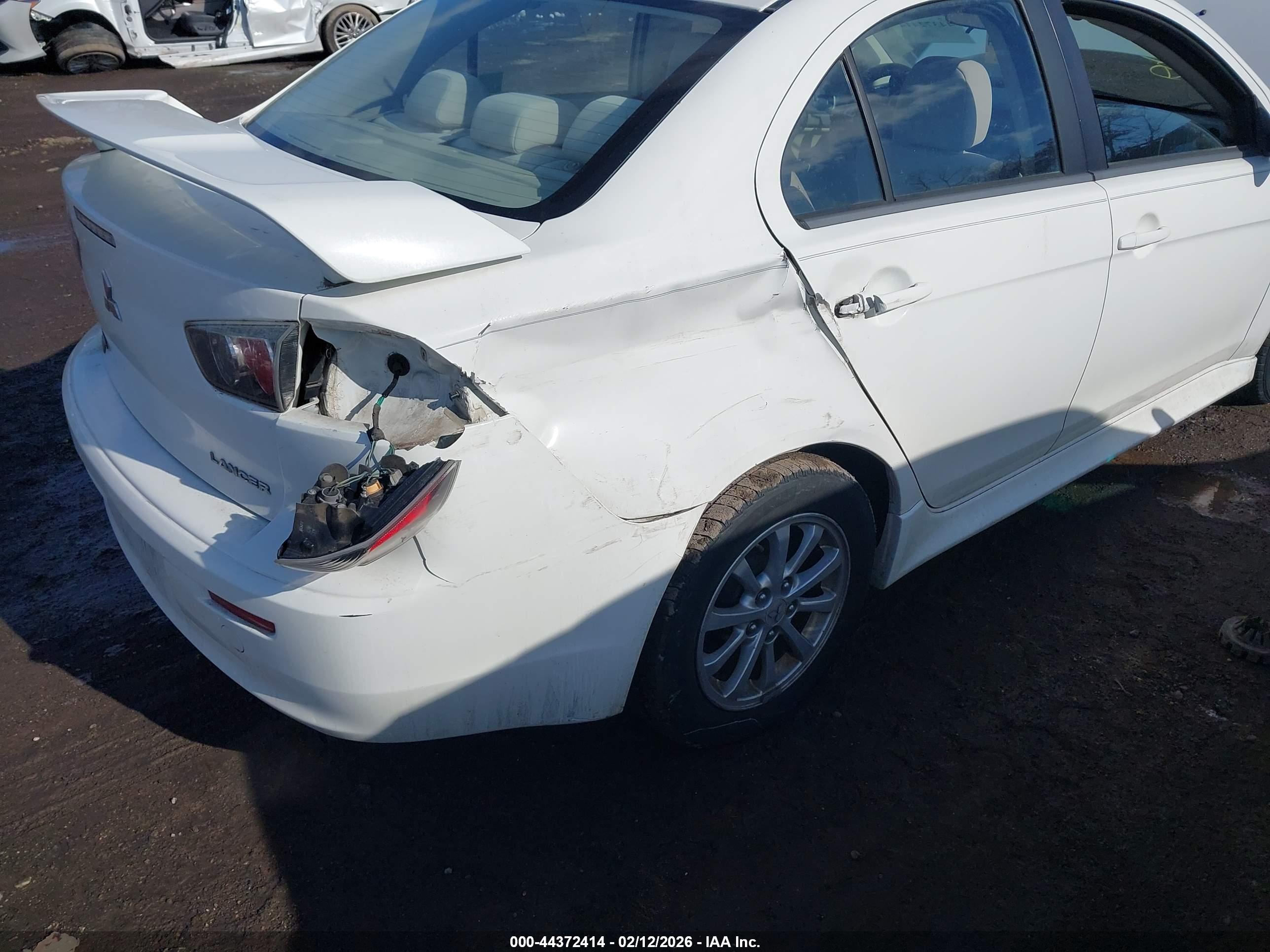 MITSUBISHI LANCER image 6