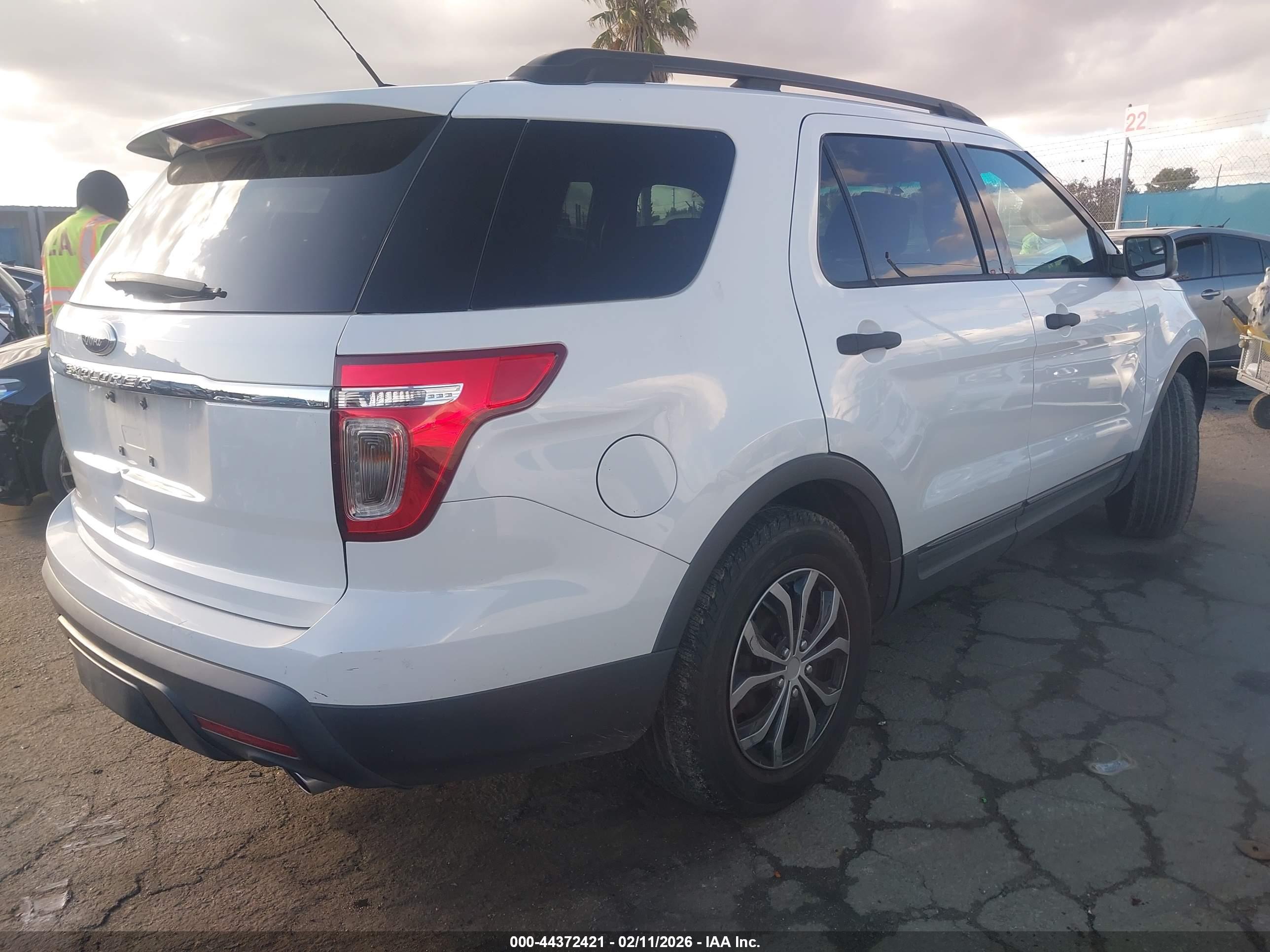 FORD EXPLORER image 4