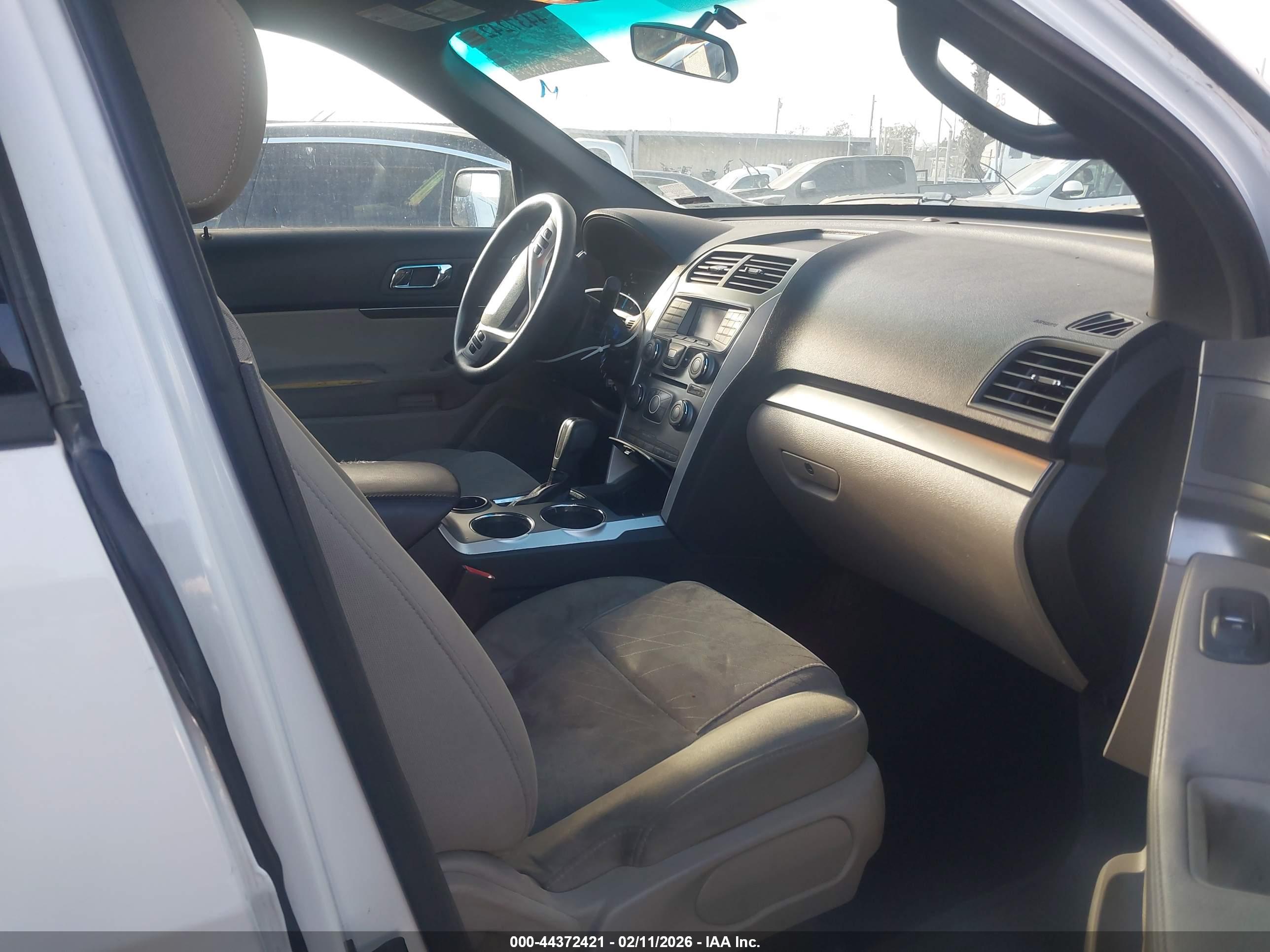FORD EXPLORER image 5