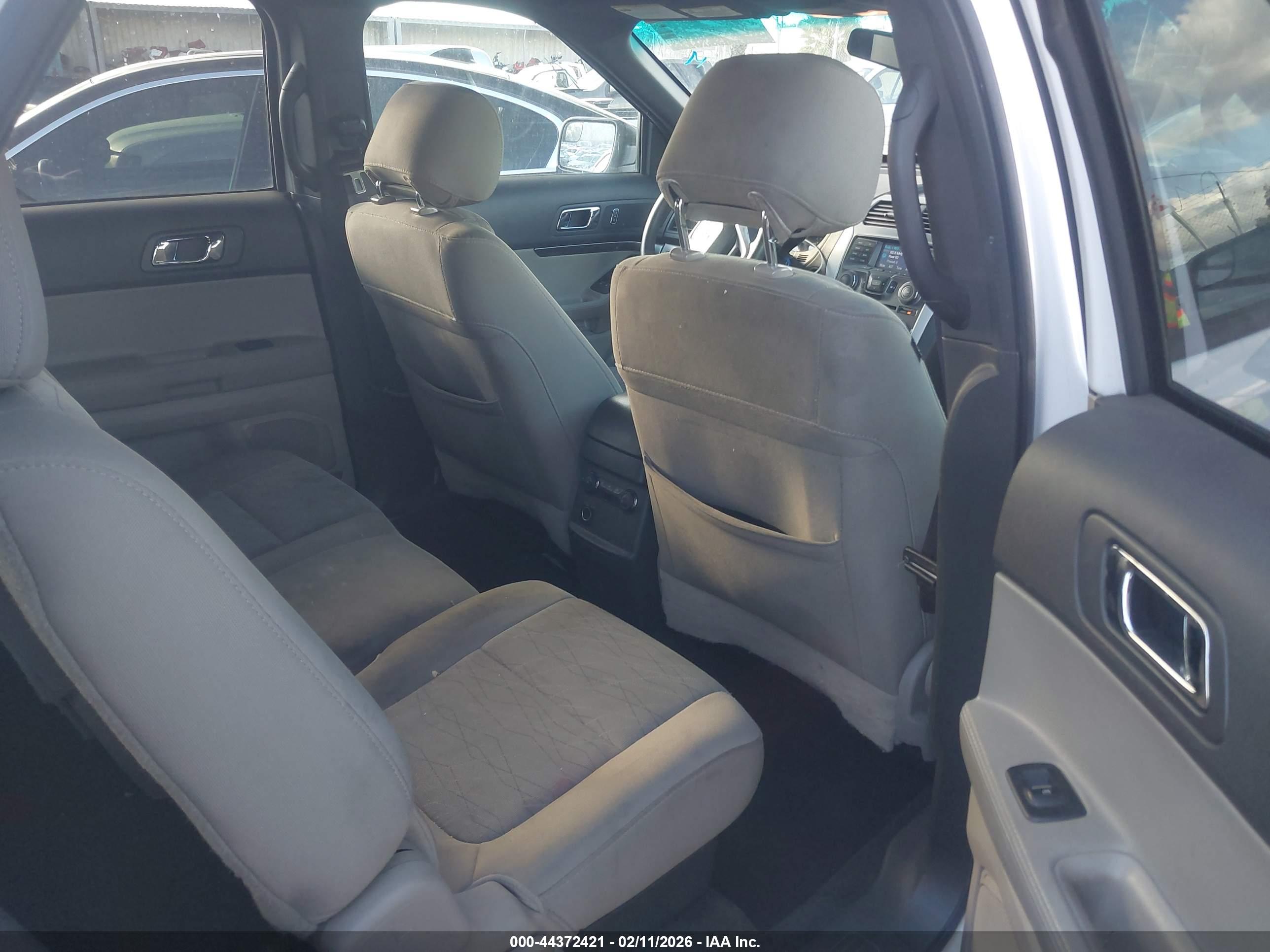 FORD EXPLORER image 8