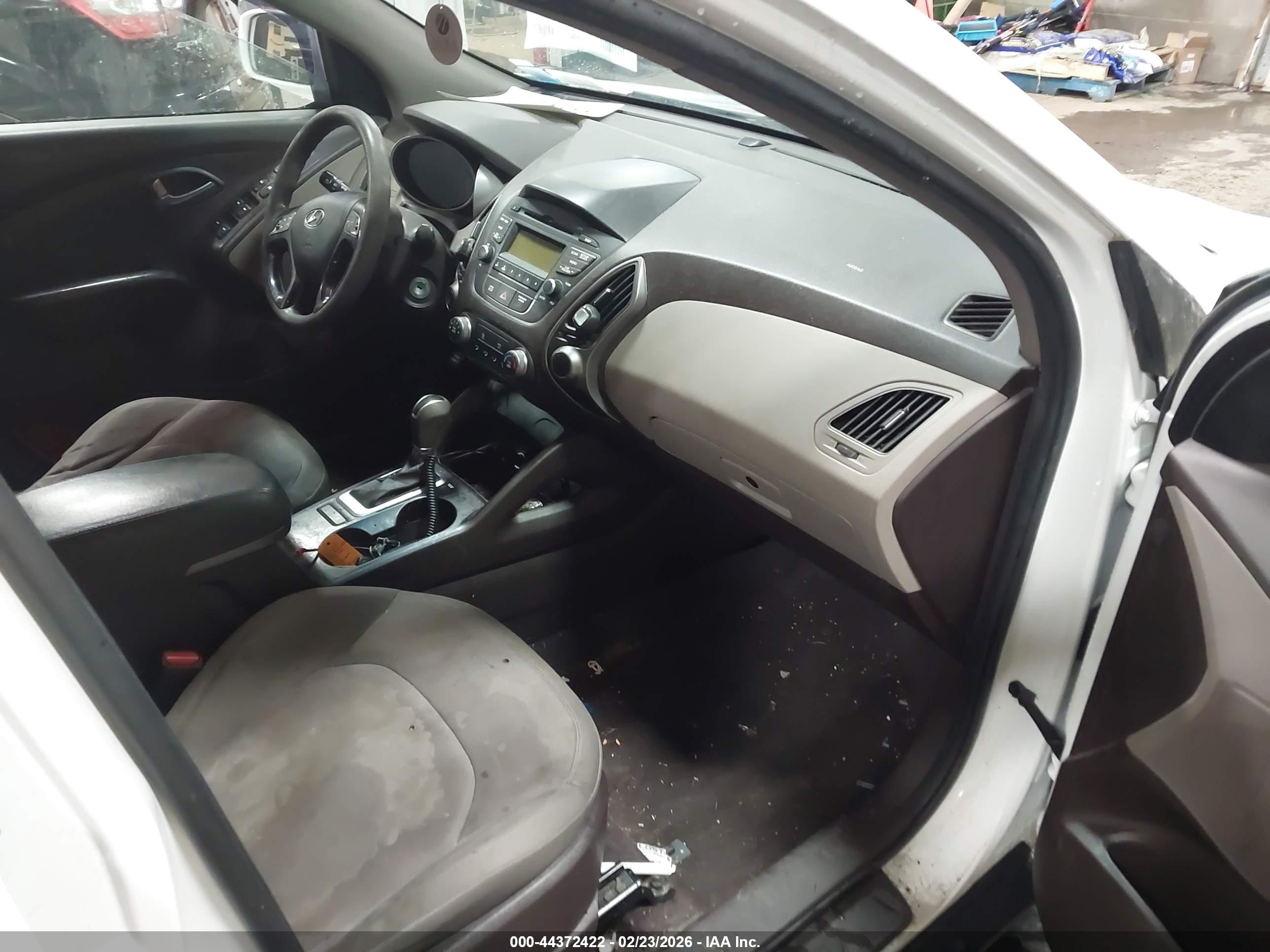 HYUNDAI TUCSON image 5