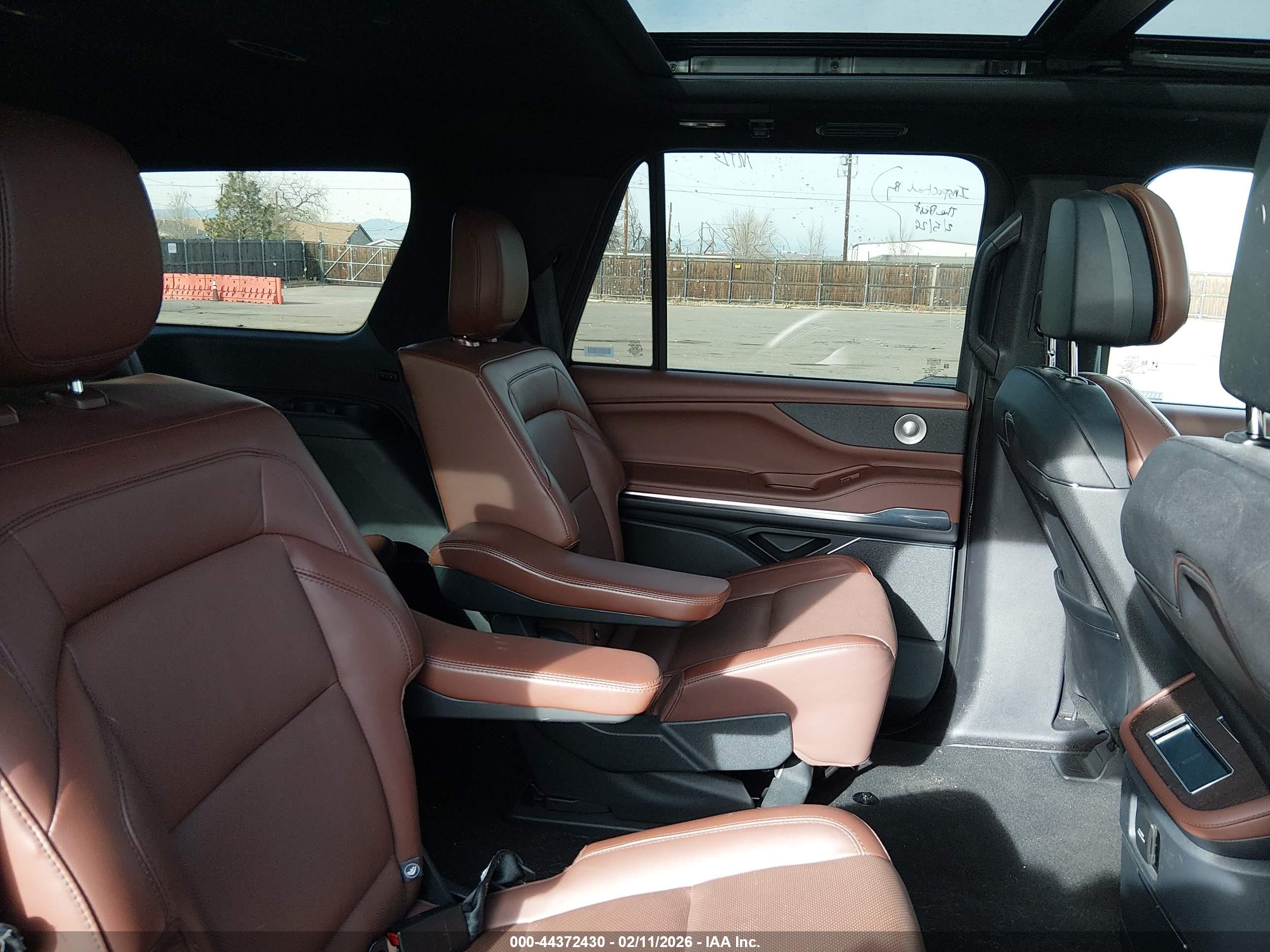 LINCOLN NAVIGATOR image 8
