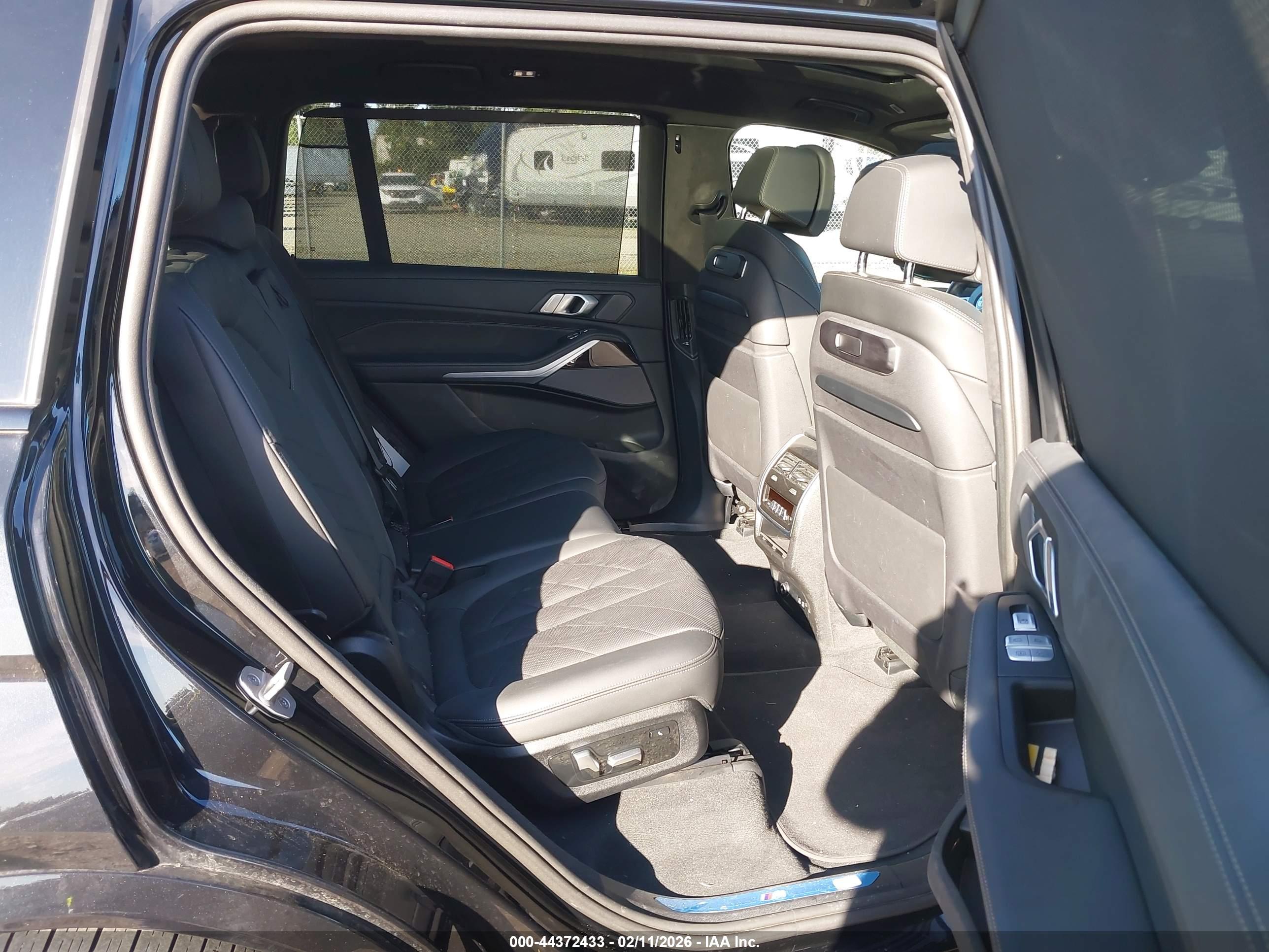BMW X7 image 8