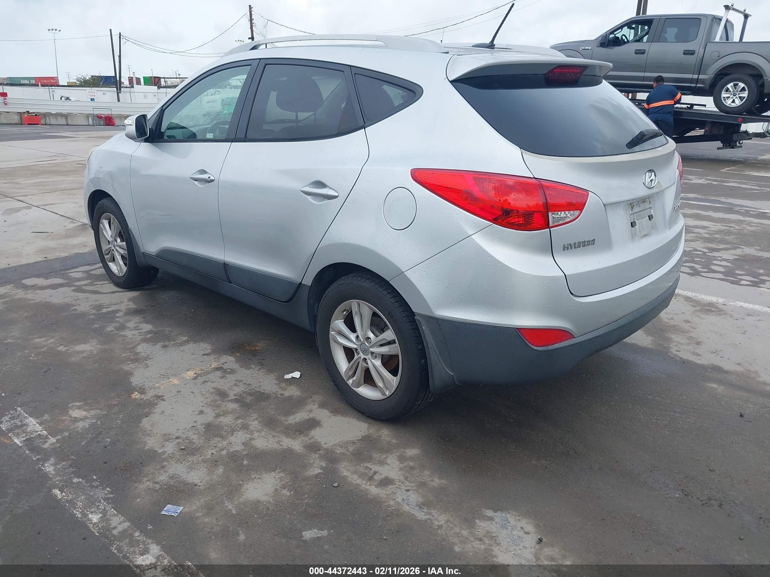HYUNDAI TUCSON image 3