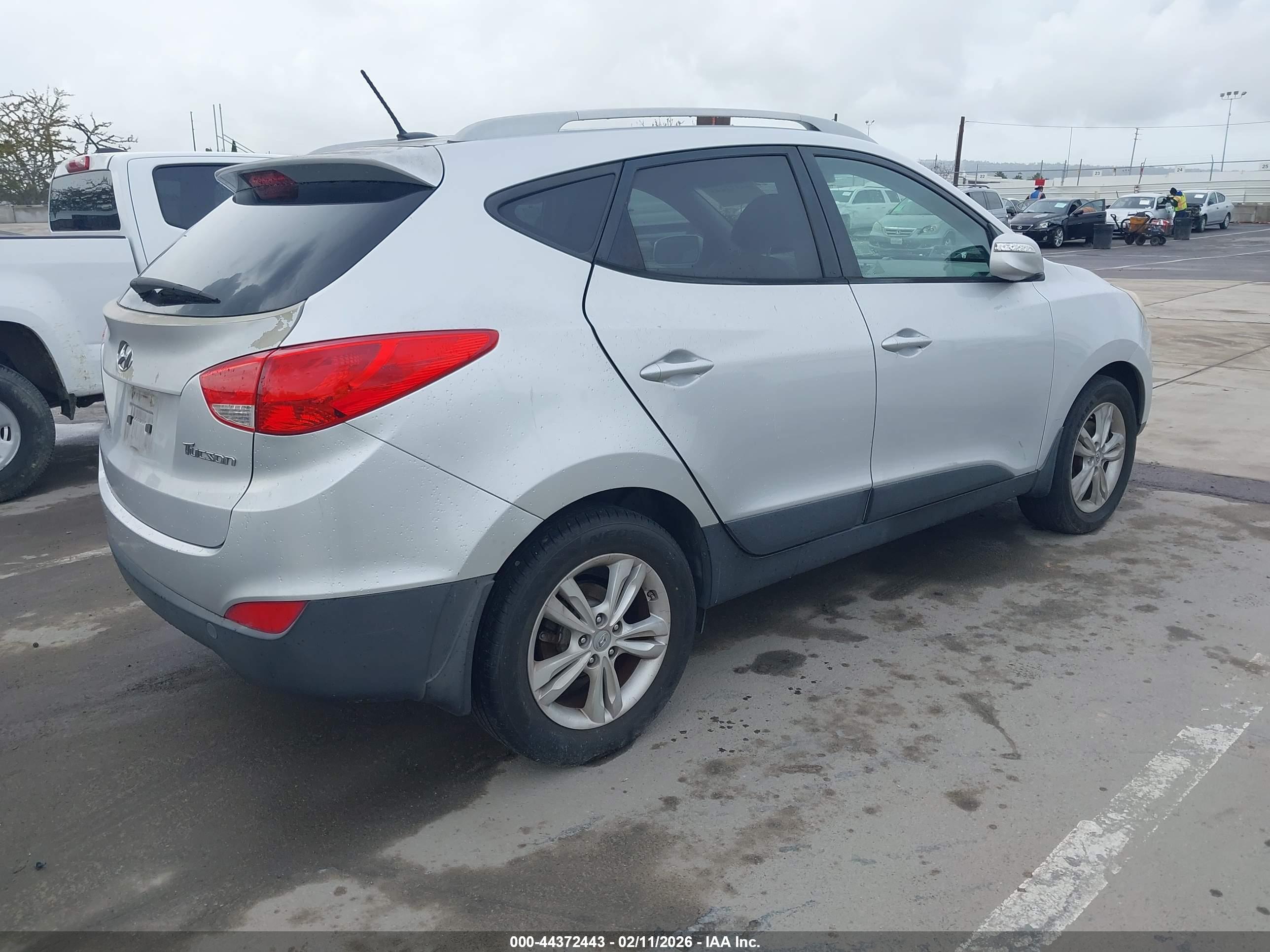 HYUNDAI TUCSON image 4