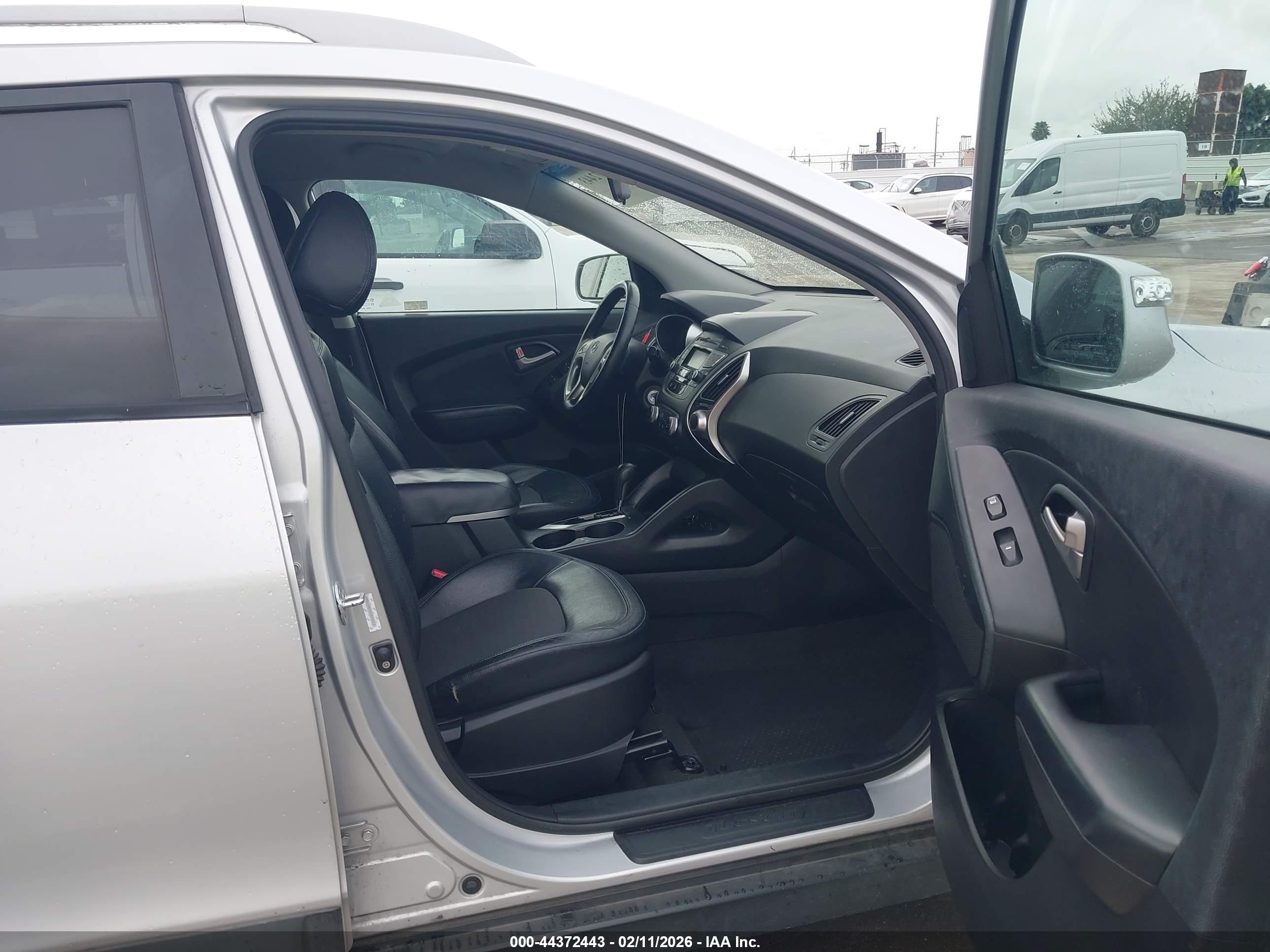 HYUNDAI TUCSON image 5