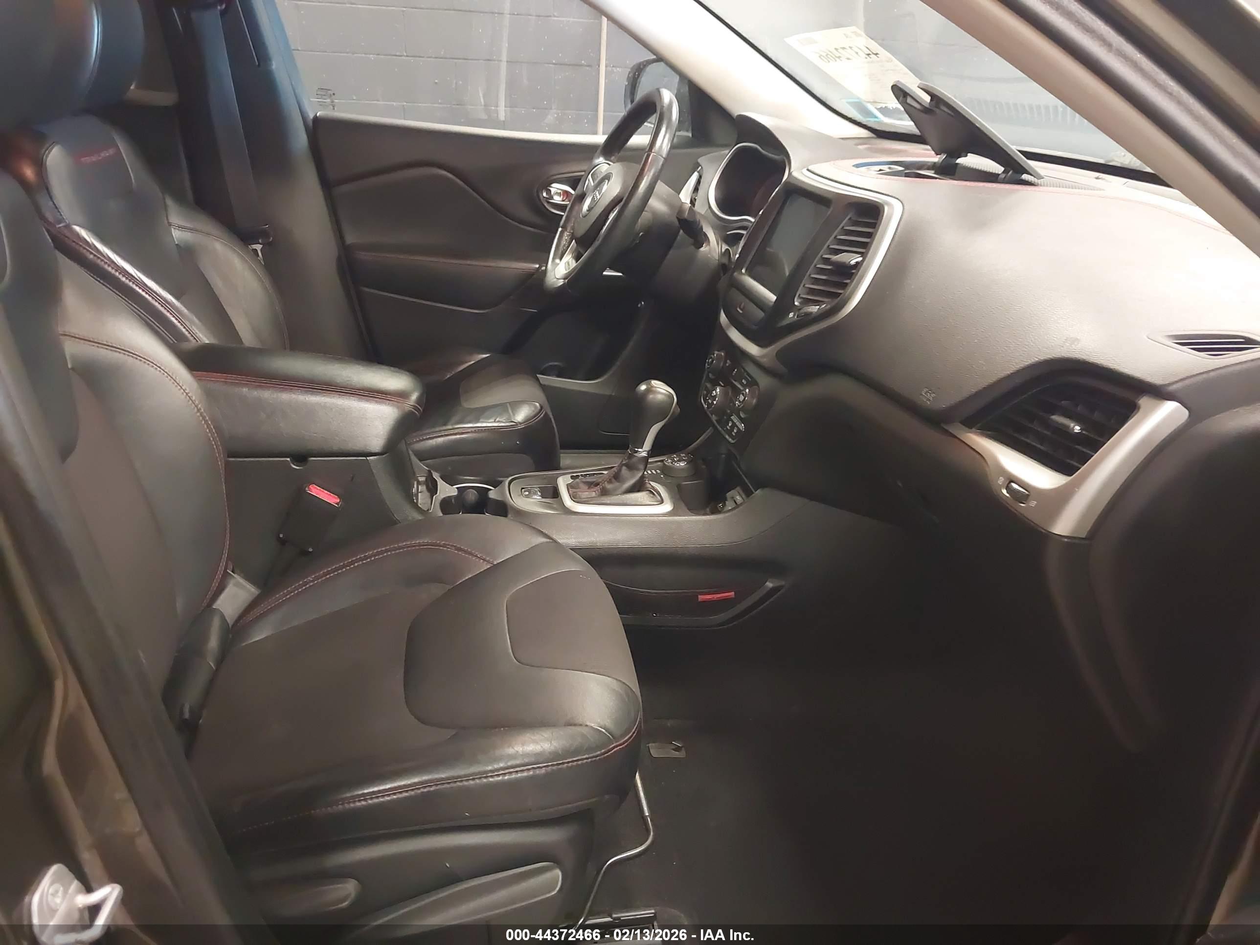JEEP CHEROKEE image 5