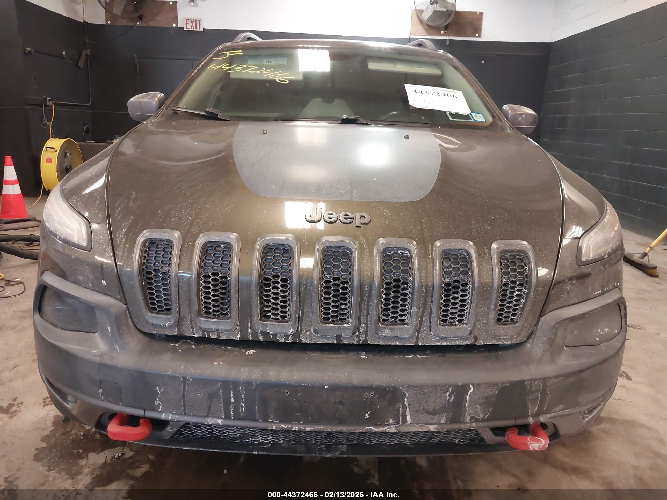 JEEP CHEROKEE image 6