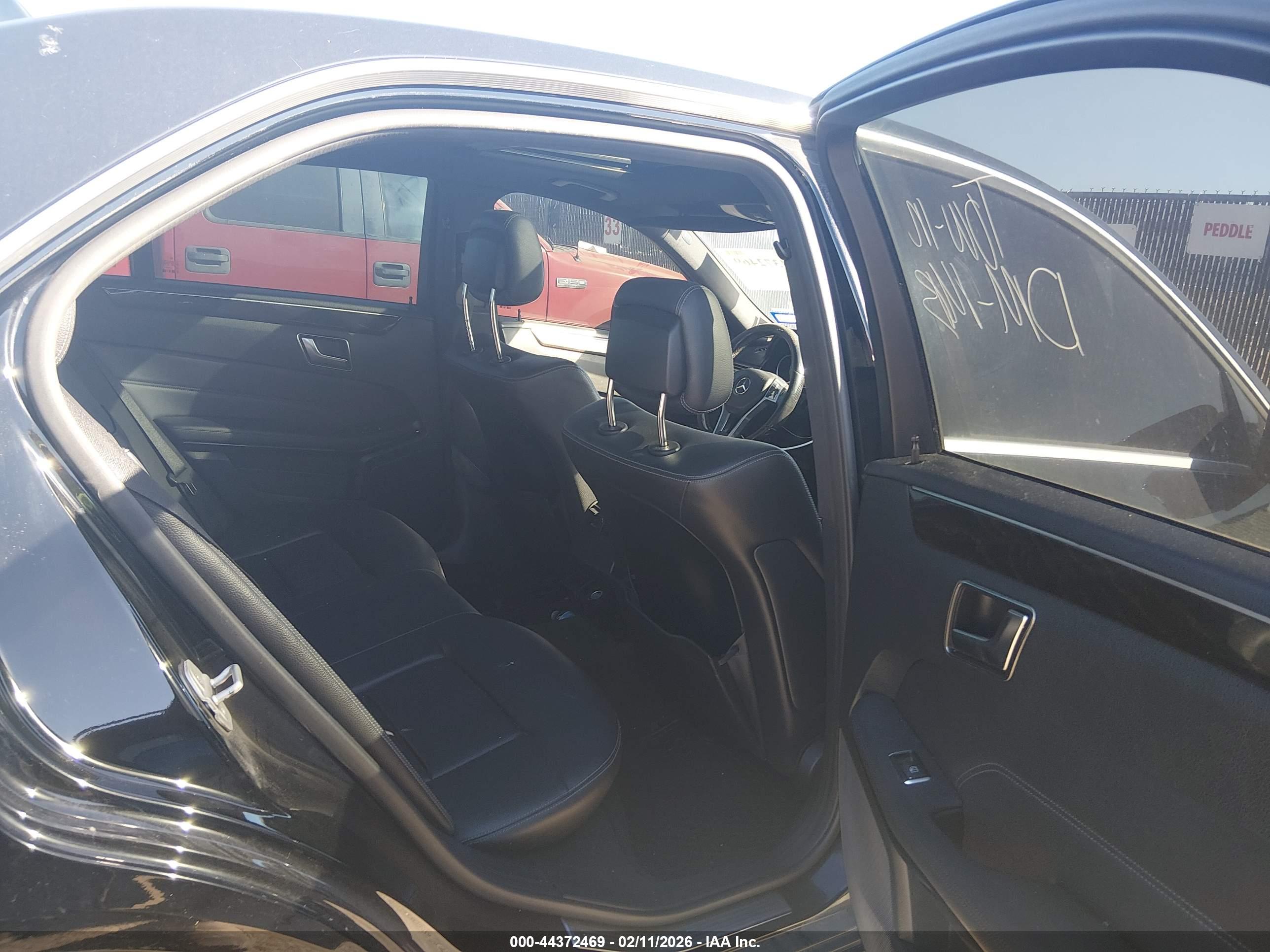 MERCEDES-BENZ E image 8