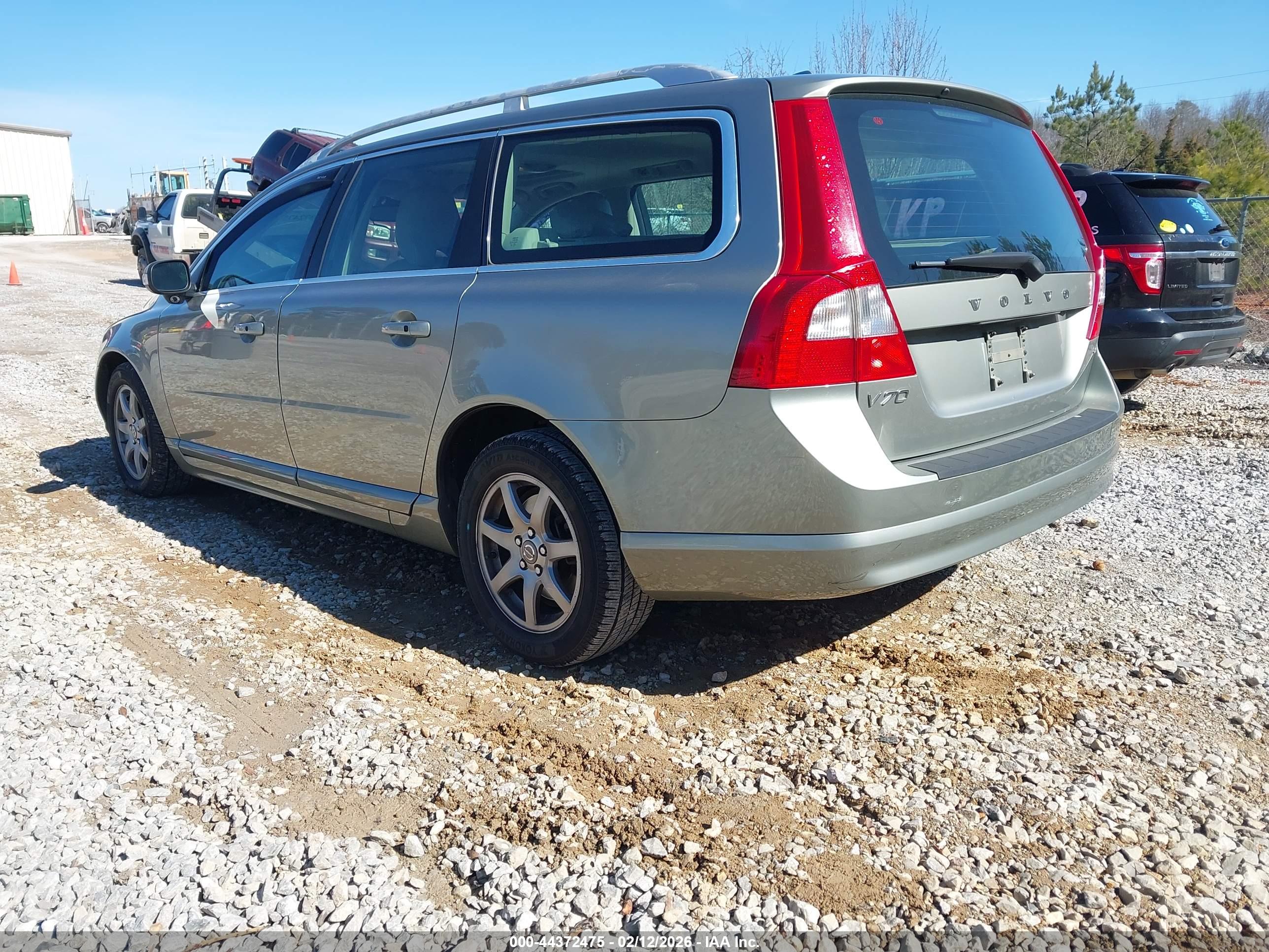 VOLVO V70 image 3