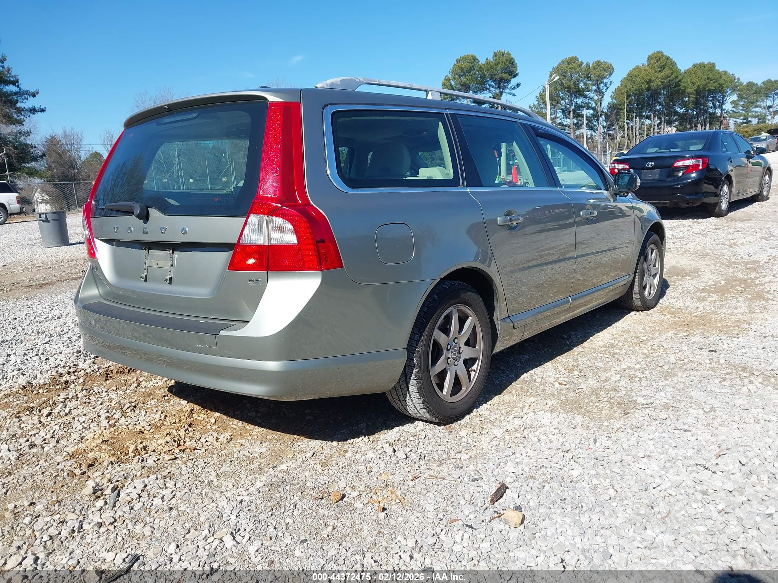 VOLVO V70 image 4