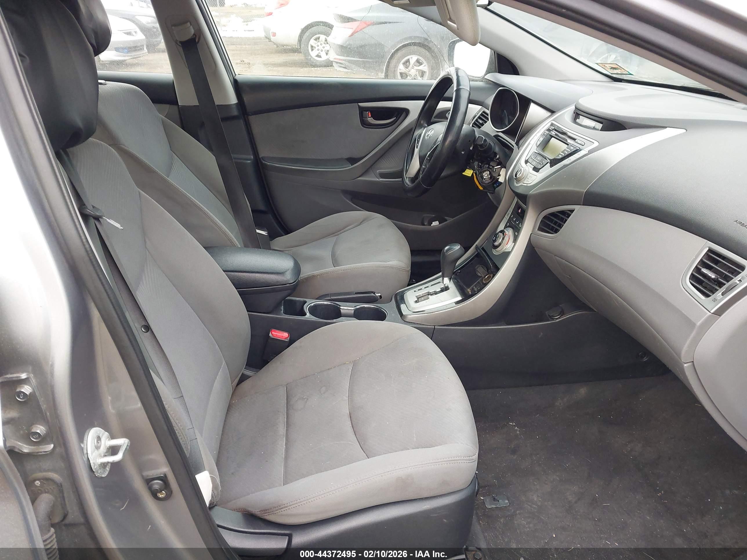 HYUNDAI ELANTRA image 5
