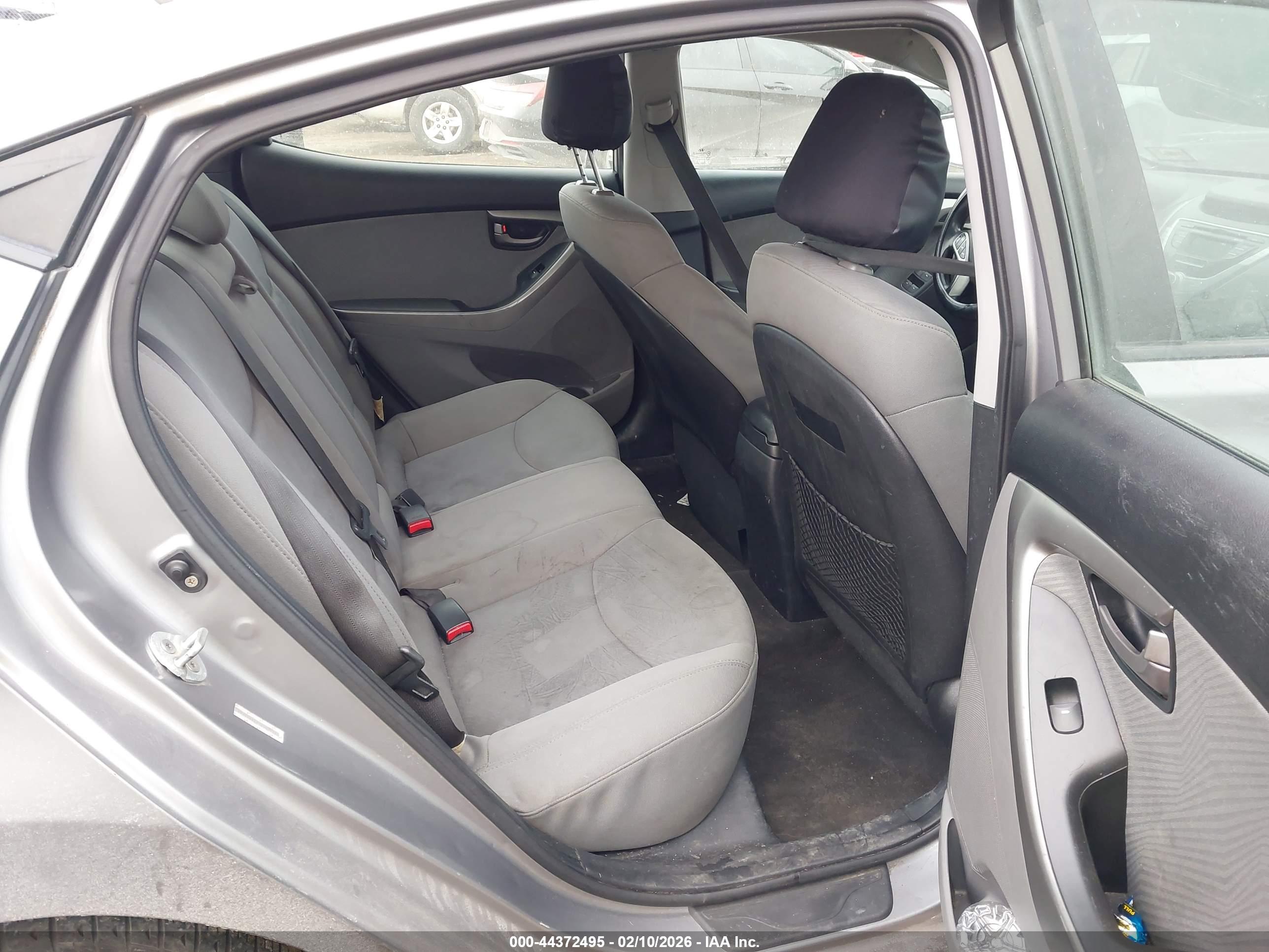 HYUNDAI ELANTRA image 8