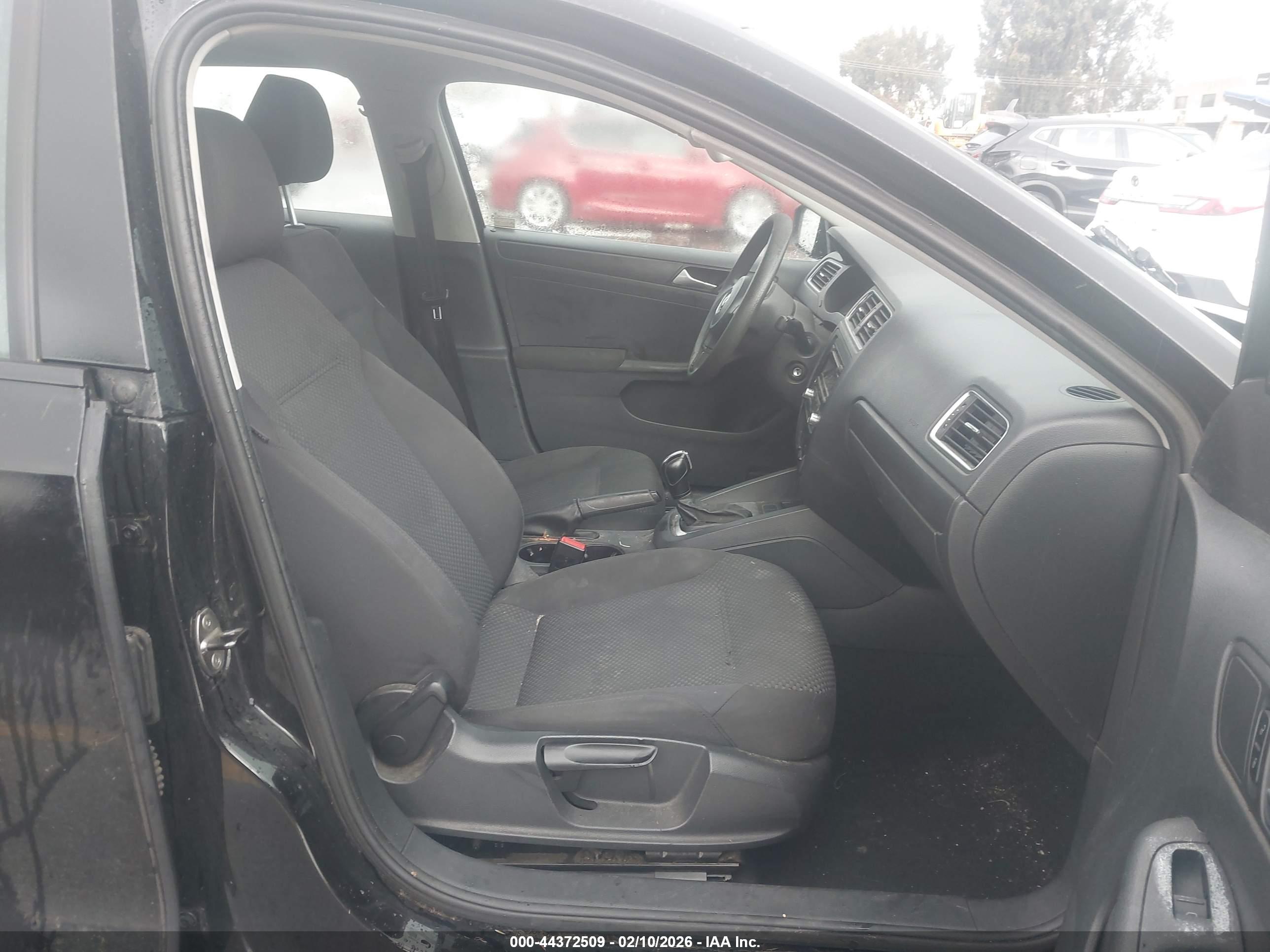 VOLKSWAGEN JETTA image 5