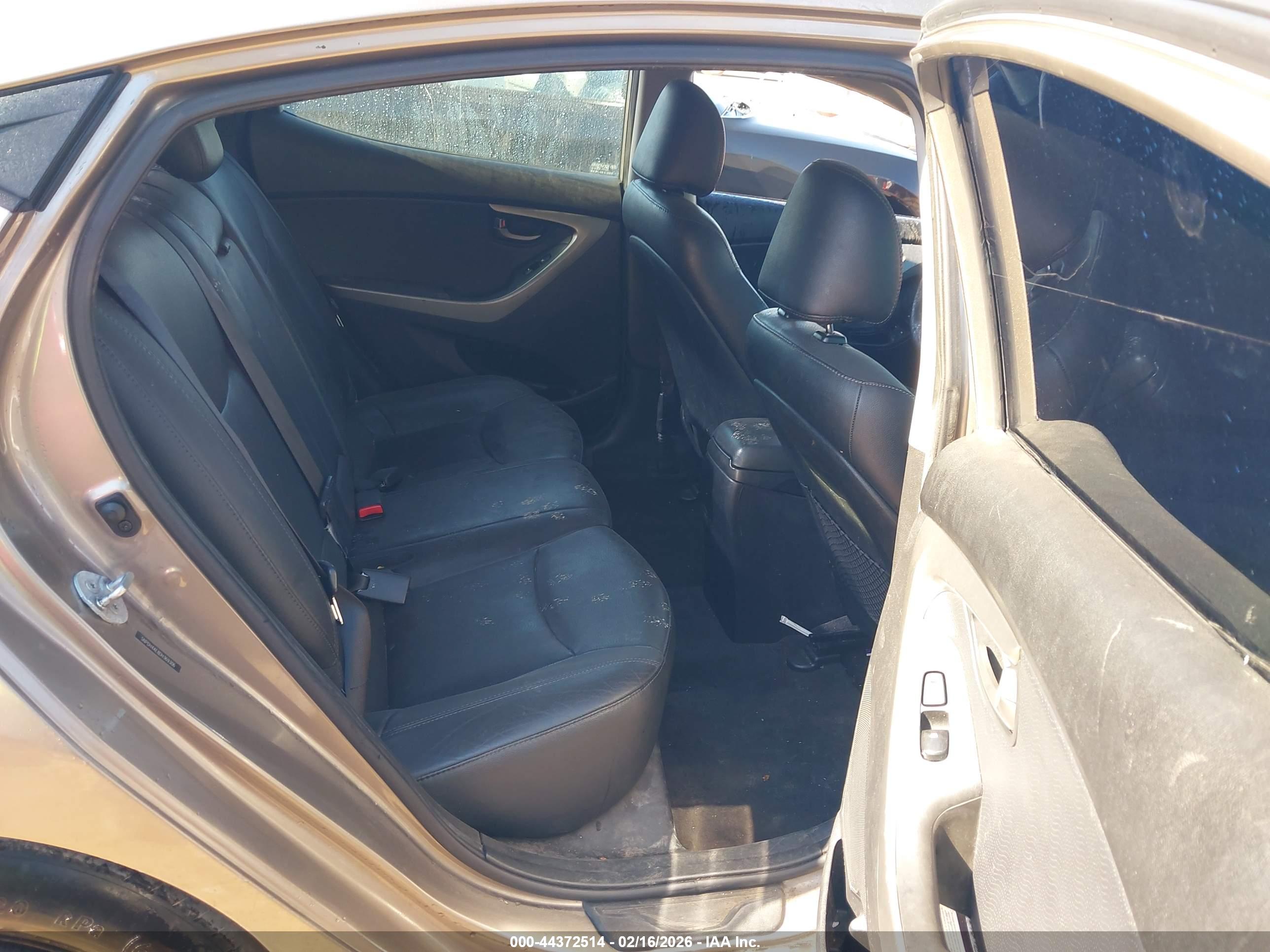 HYUNDAI ELANTRA image 8