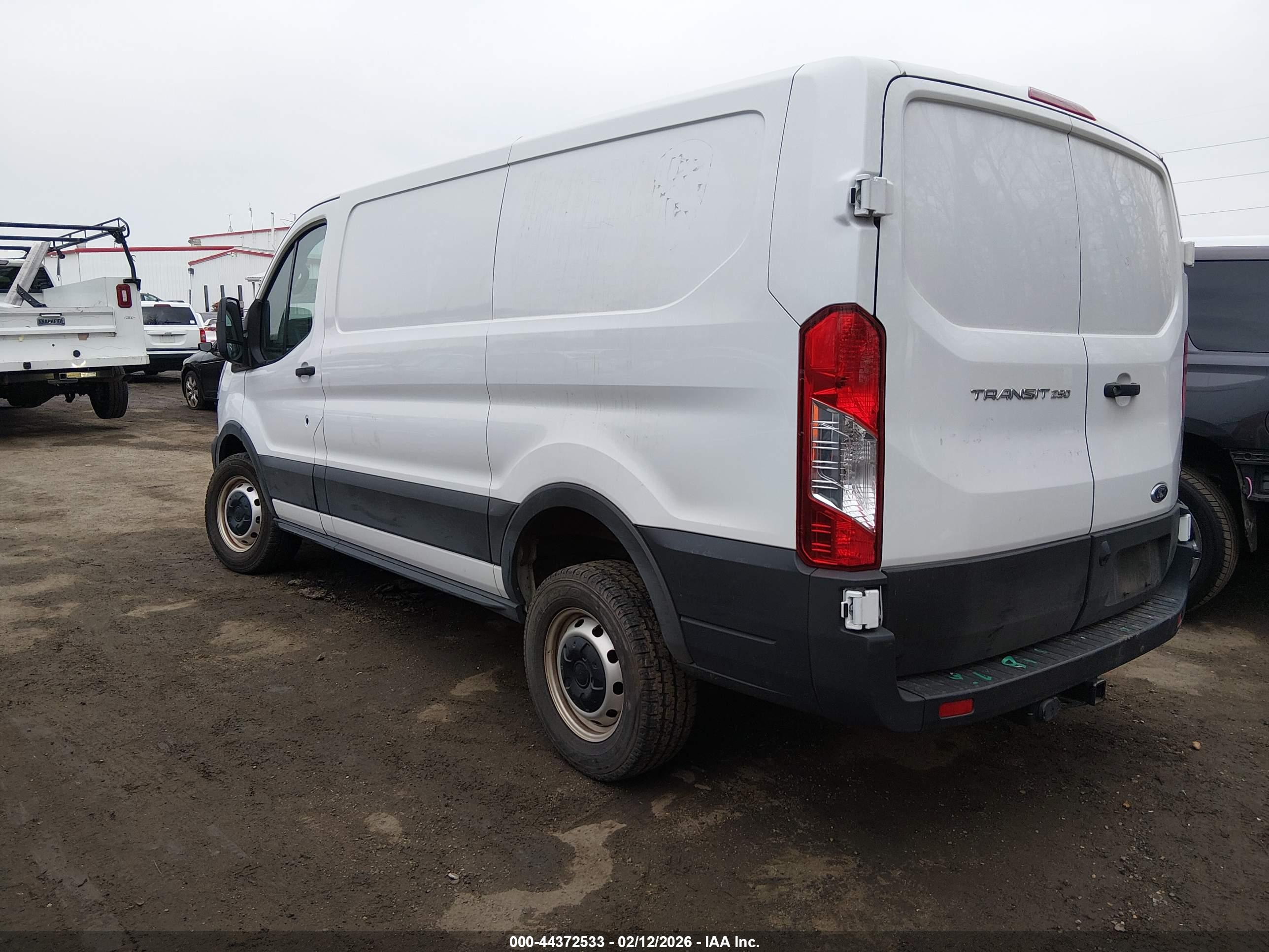 FORD TRANSIT-250 image 3