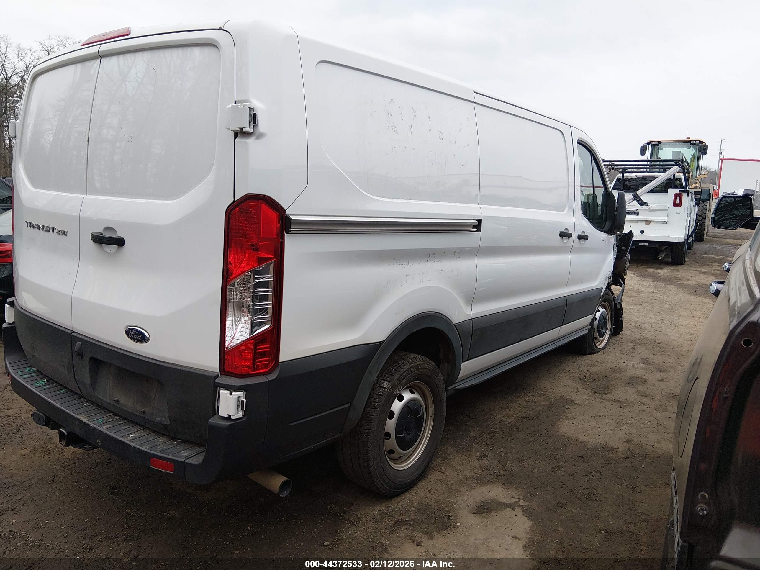 FORD TRANSIT-250 image 4