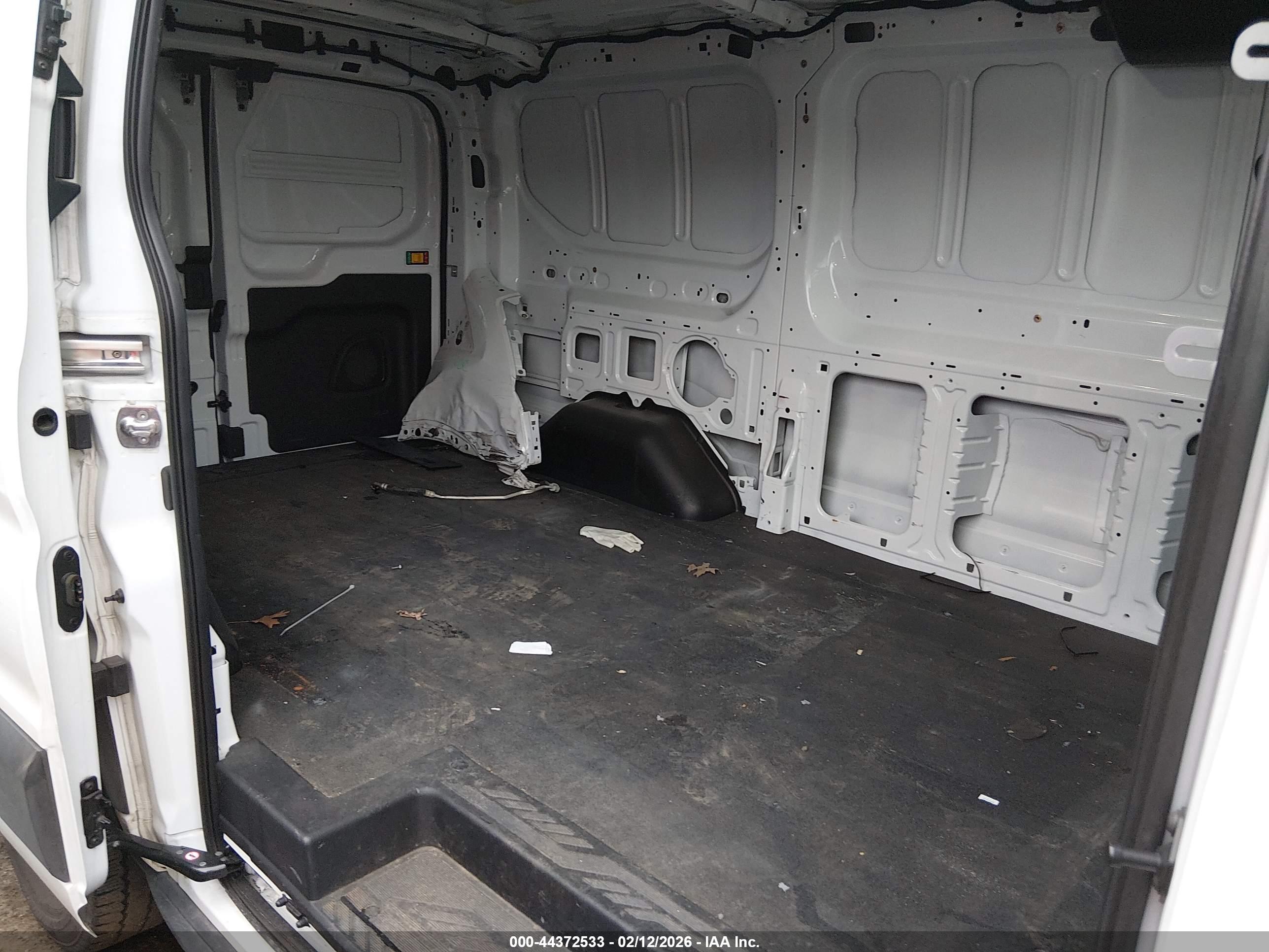 FORD TRANSIT-250 image 8