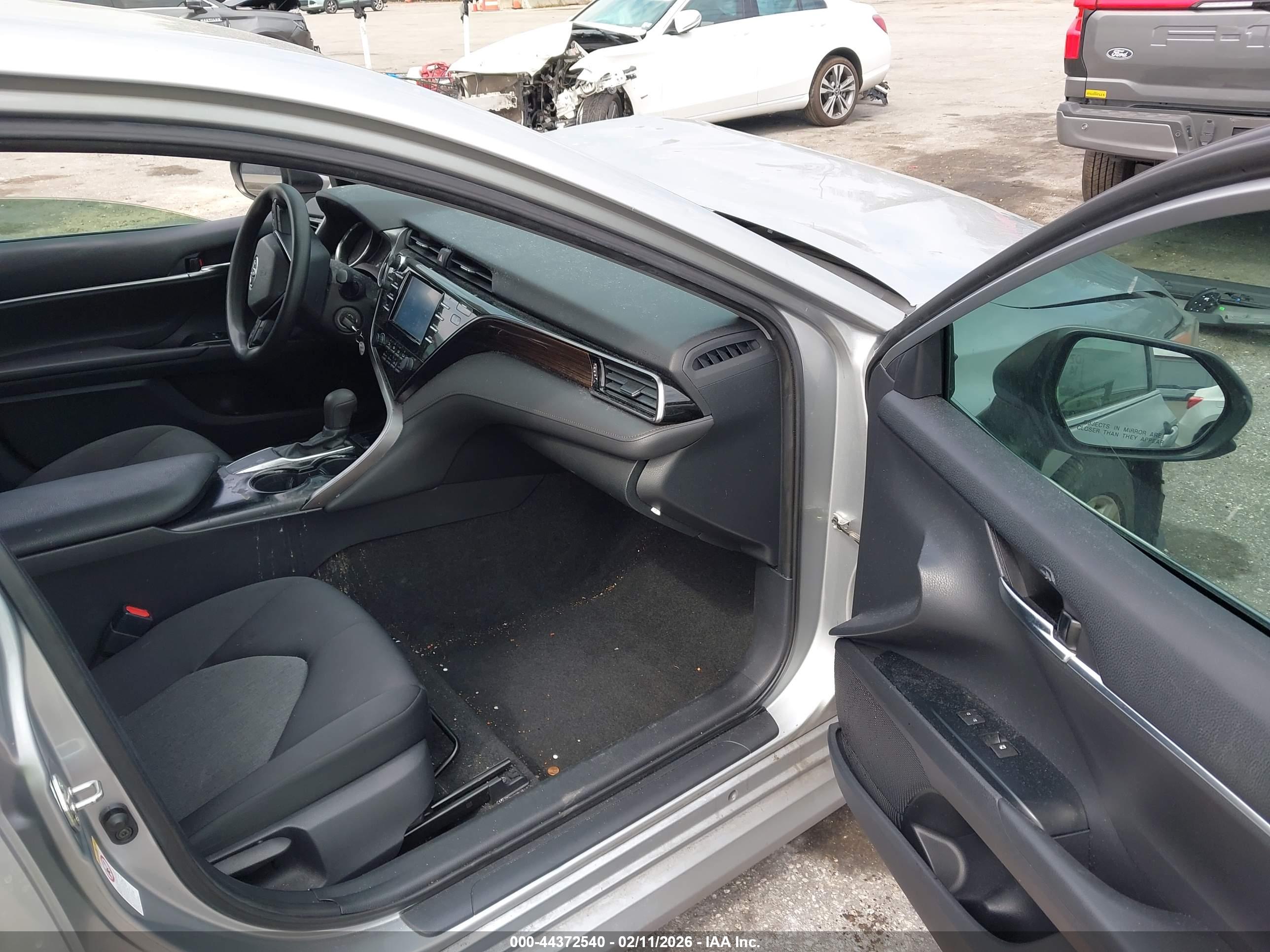 TOYOTA CAMRY image 5