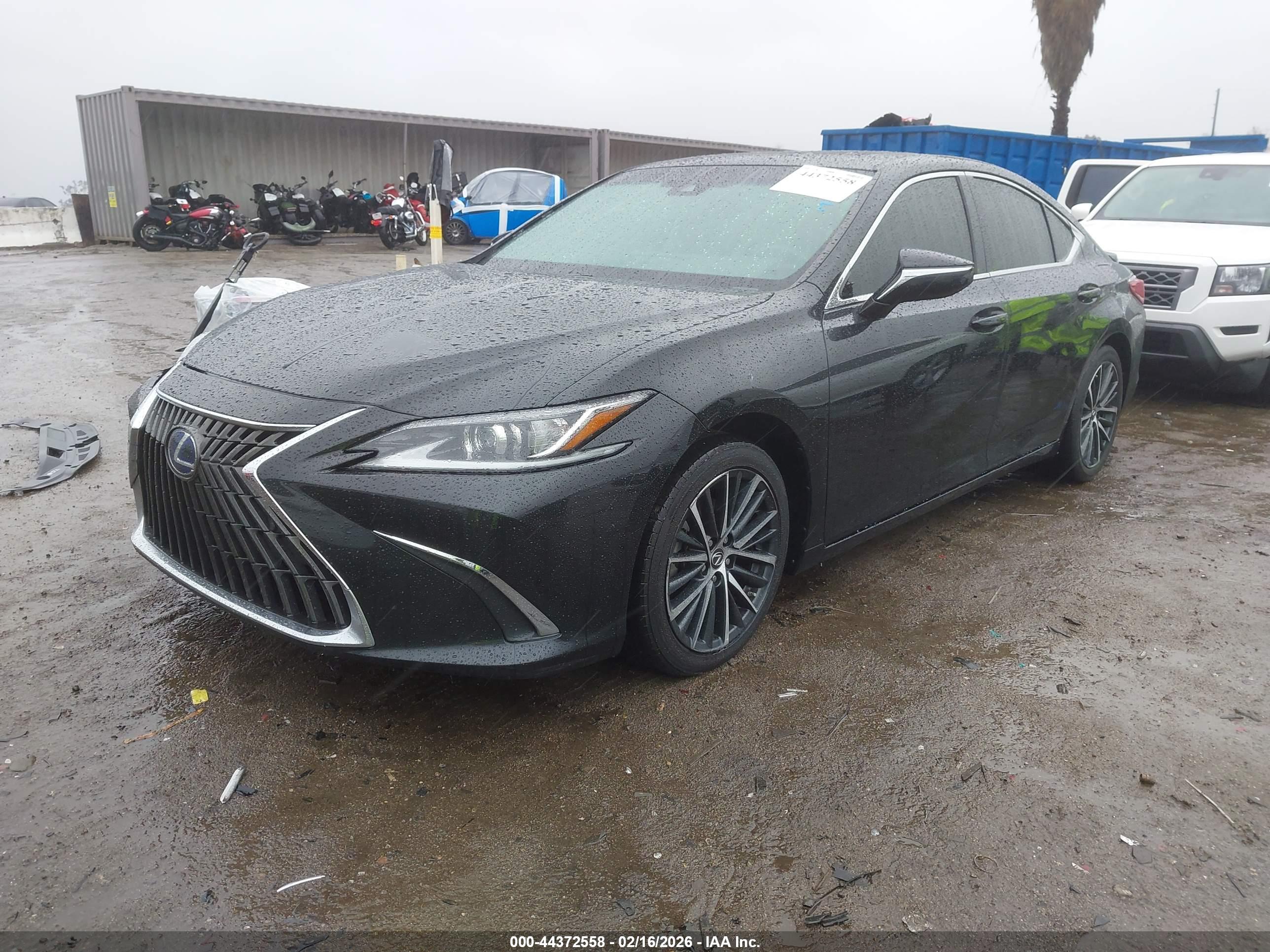LEXUS ES image 2