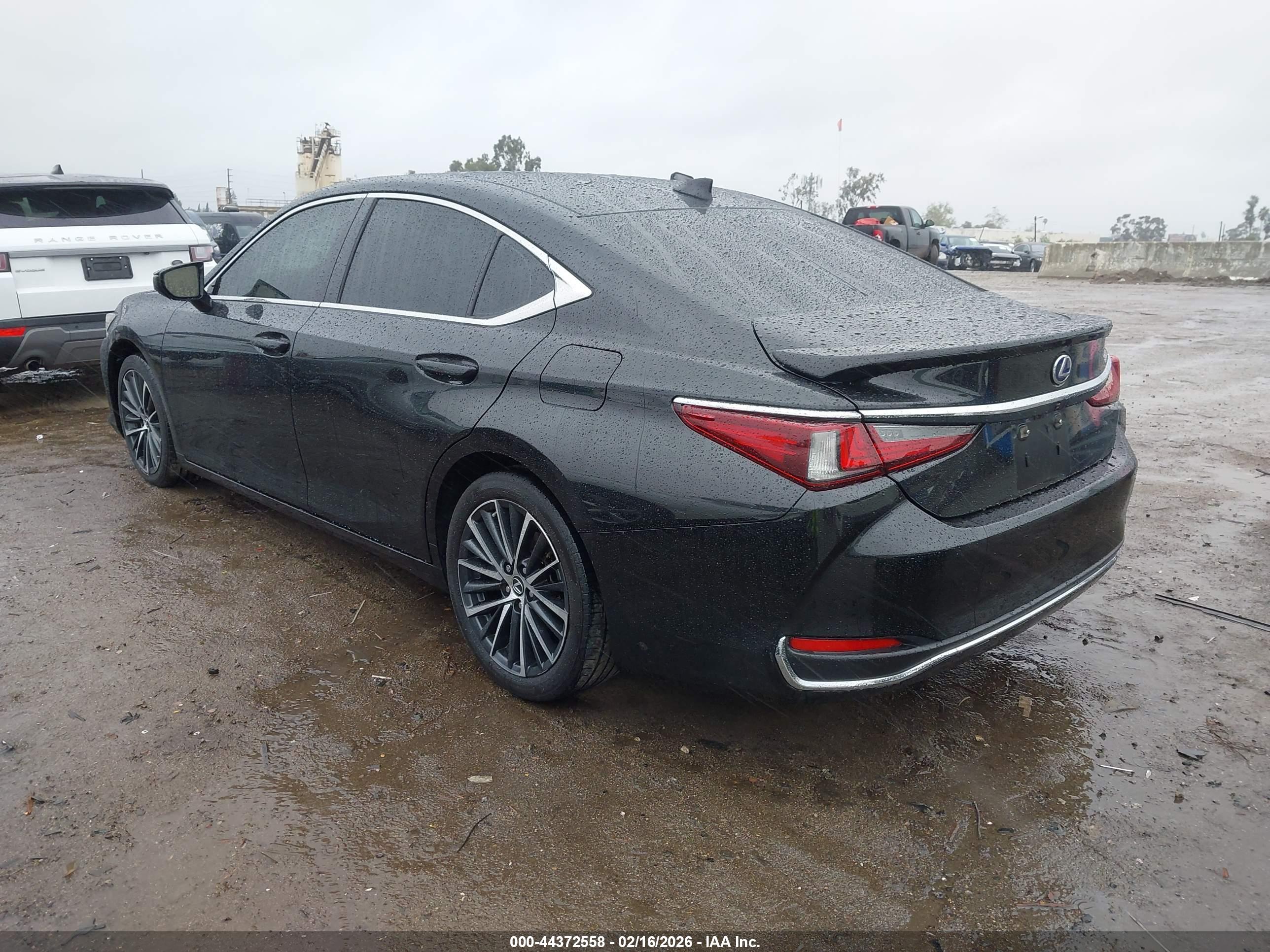 LEXUS ES image 3